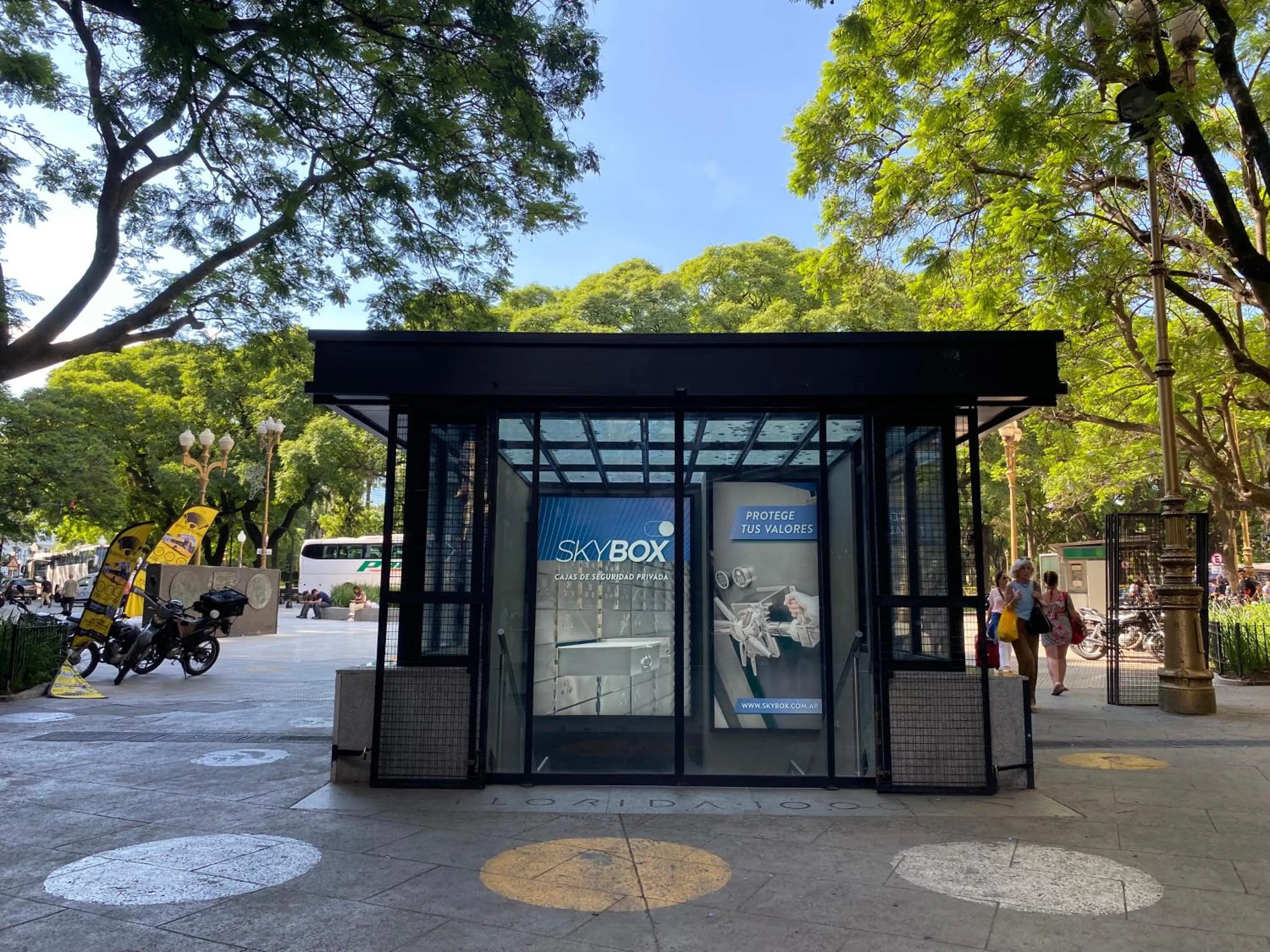 Parking in Howard Johnson Plaza by Wyndham Buenos Aires Florida Street