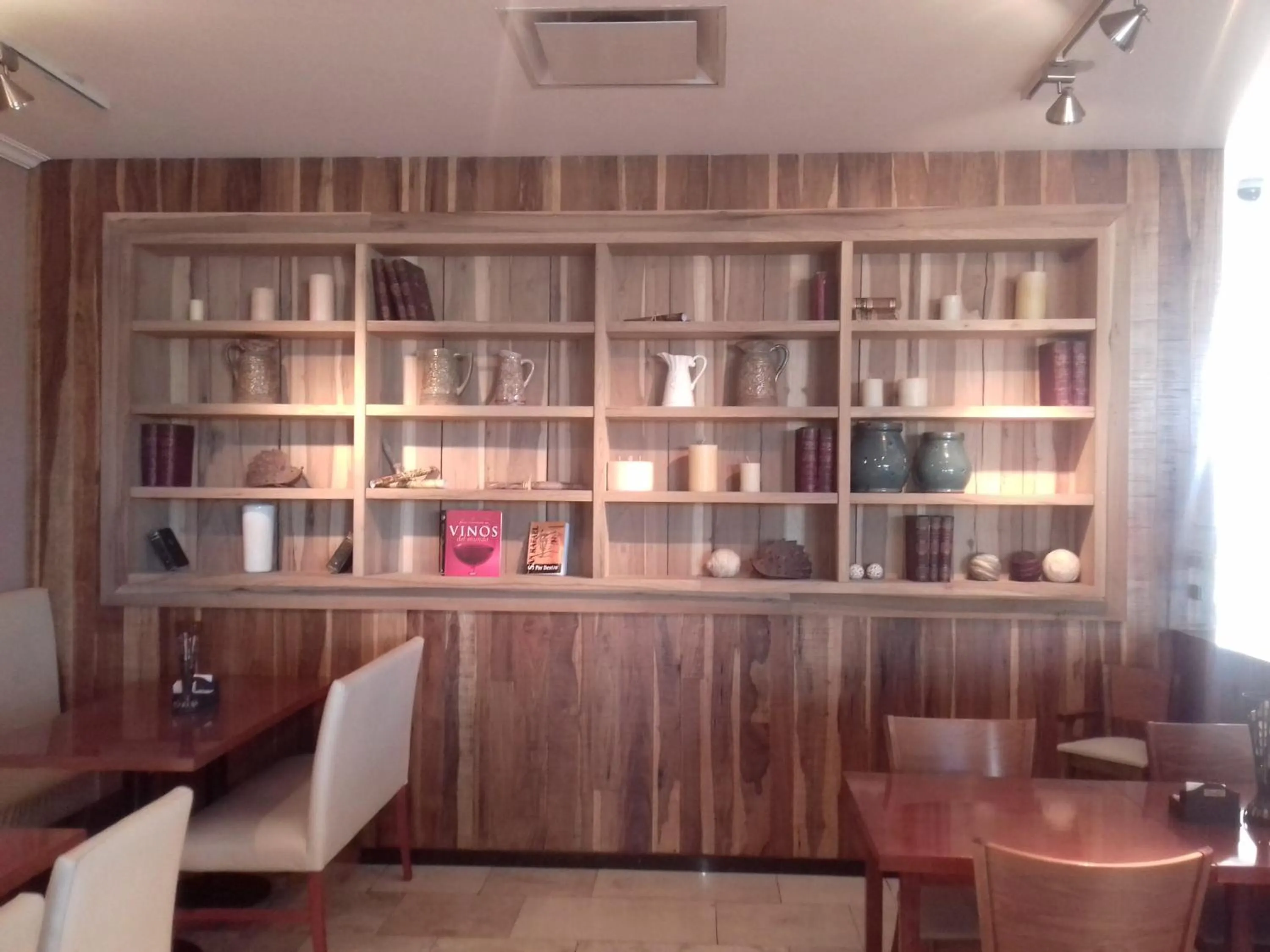 Lounge or bar in Hotel Tower Inn & Suites