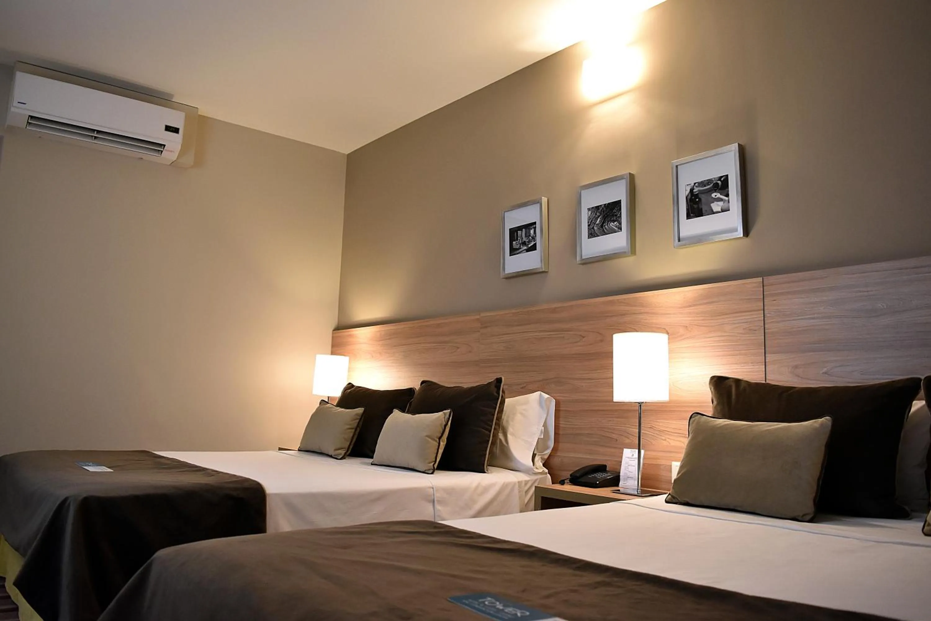 Bed in Hotel Tower Inn & Suites