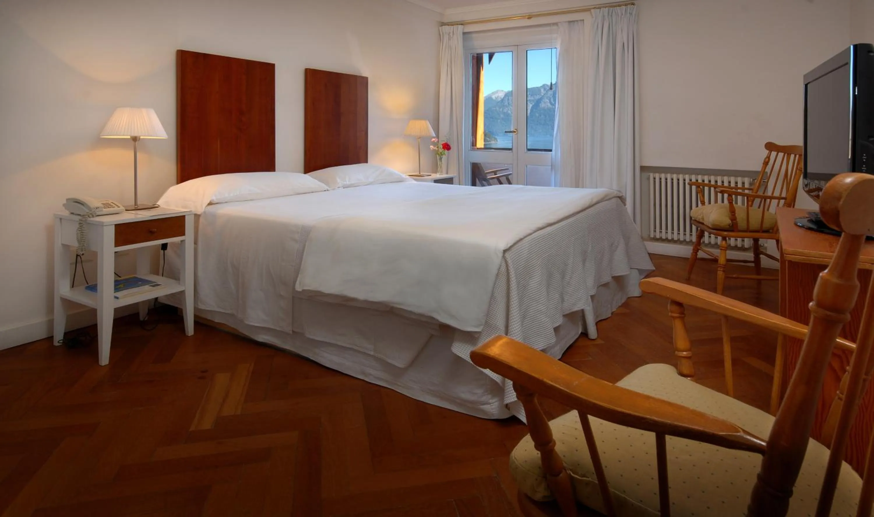 Property building, Bed in Hotel Tunquelén