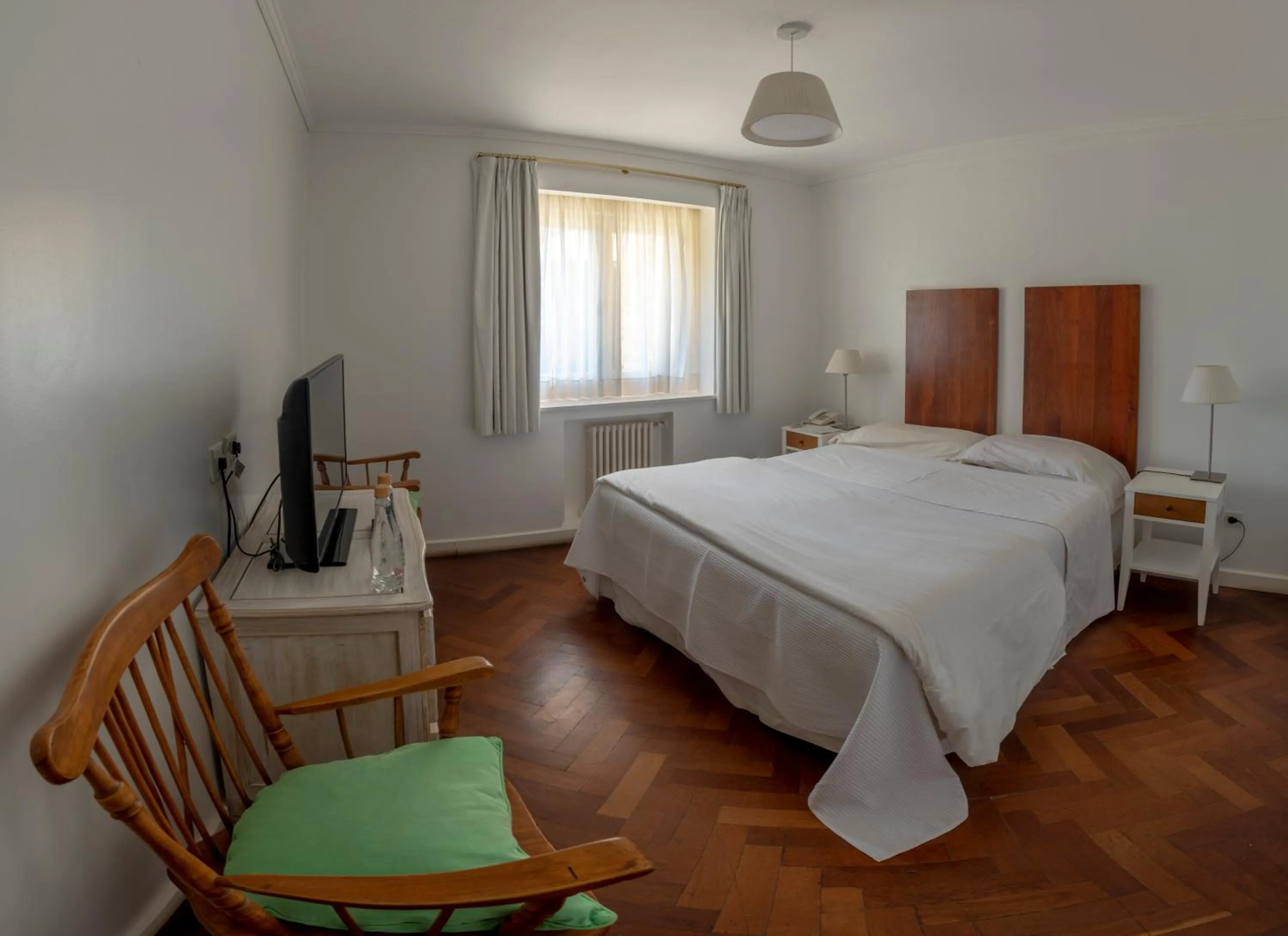 Photo of the whole room, Bed in Hotel Tunquelén