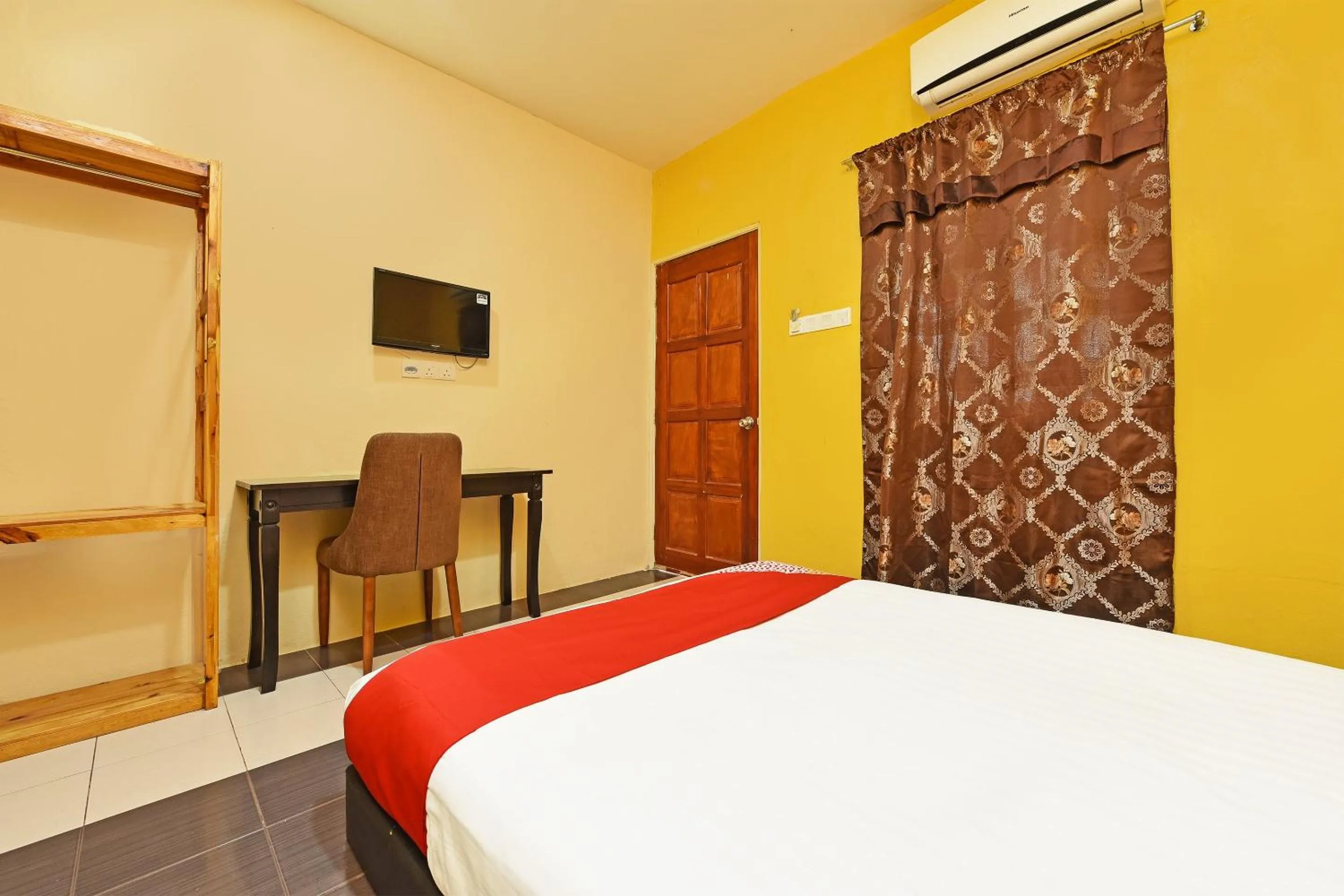 Bedroom, Bed in Hotel O Awan Biru Motel