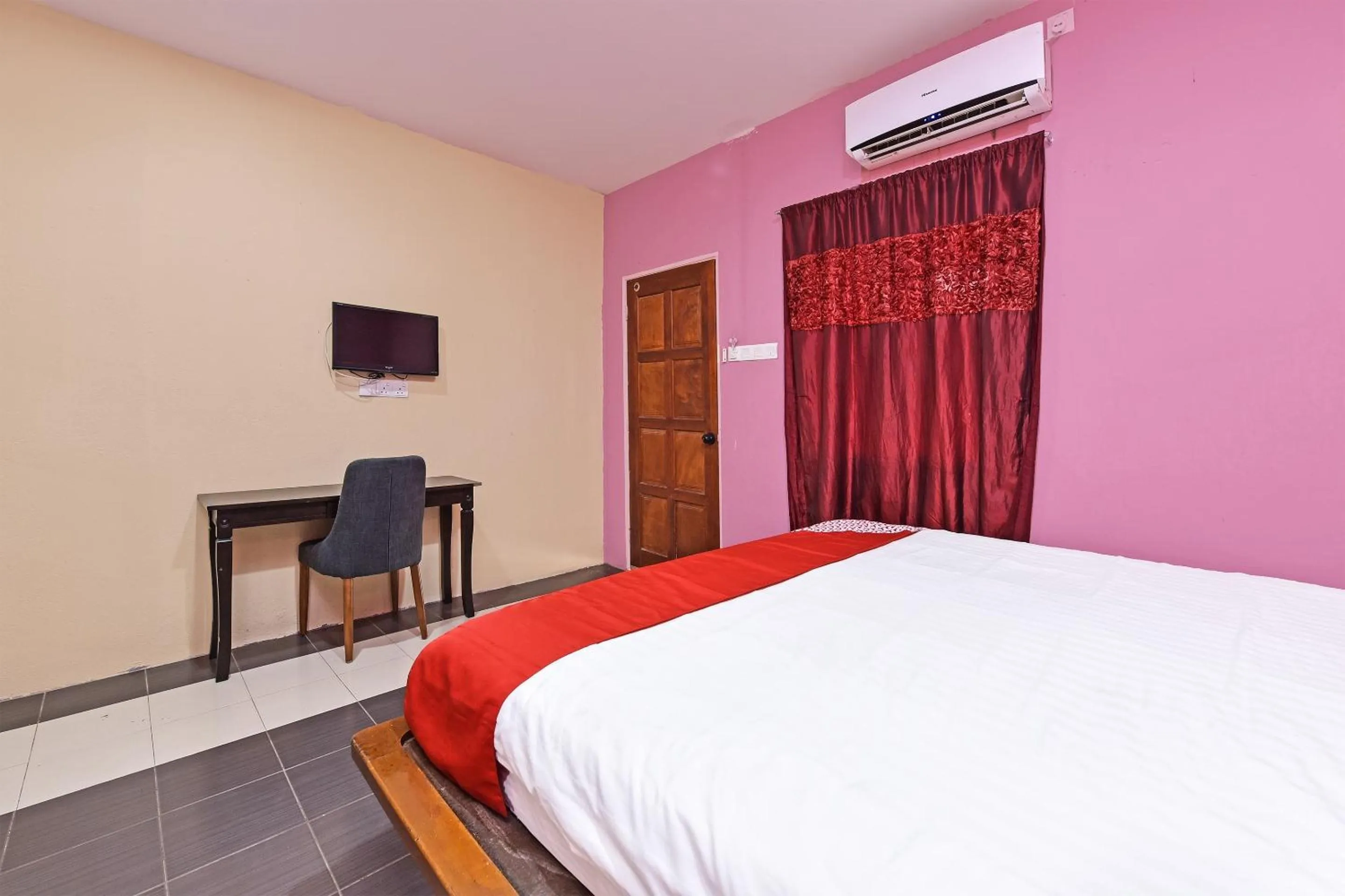 Bedroom, Bed in Hotel O Awan Biru Motel