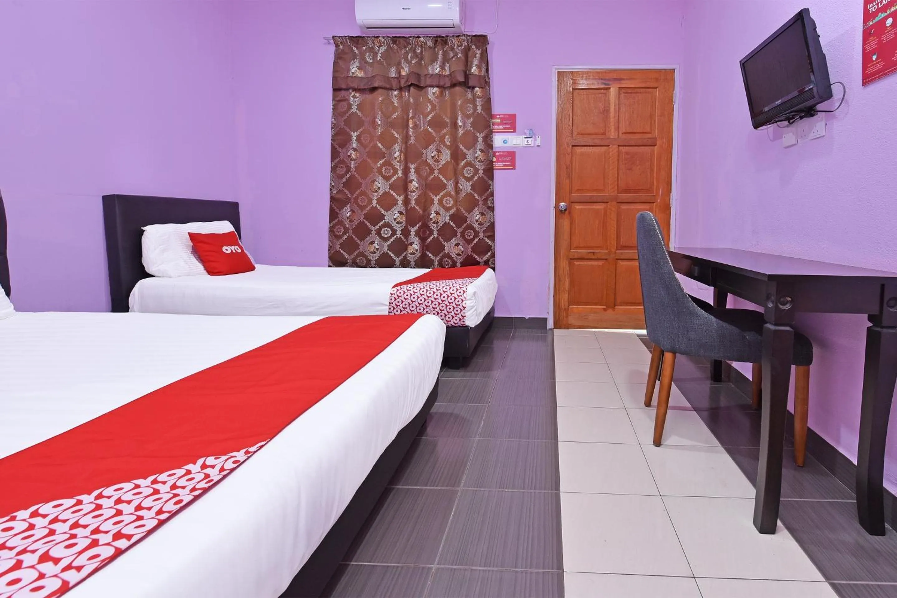 Bedroom, Bed in Hotel O Awan Biru Motel