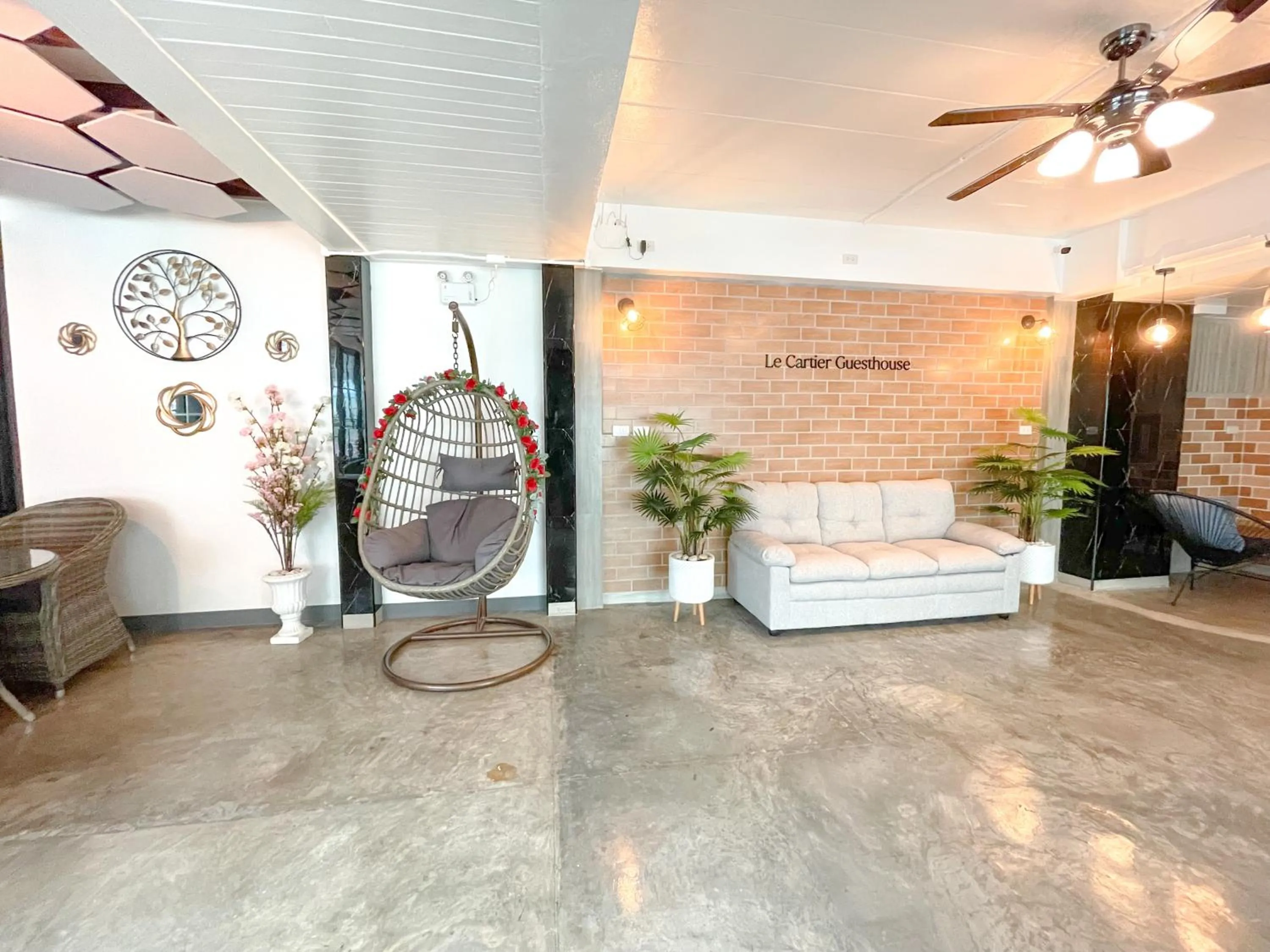 Seating area in Le Cartier