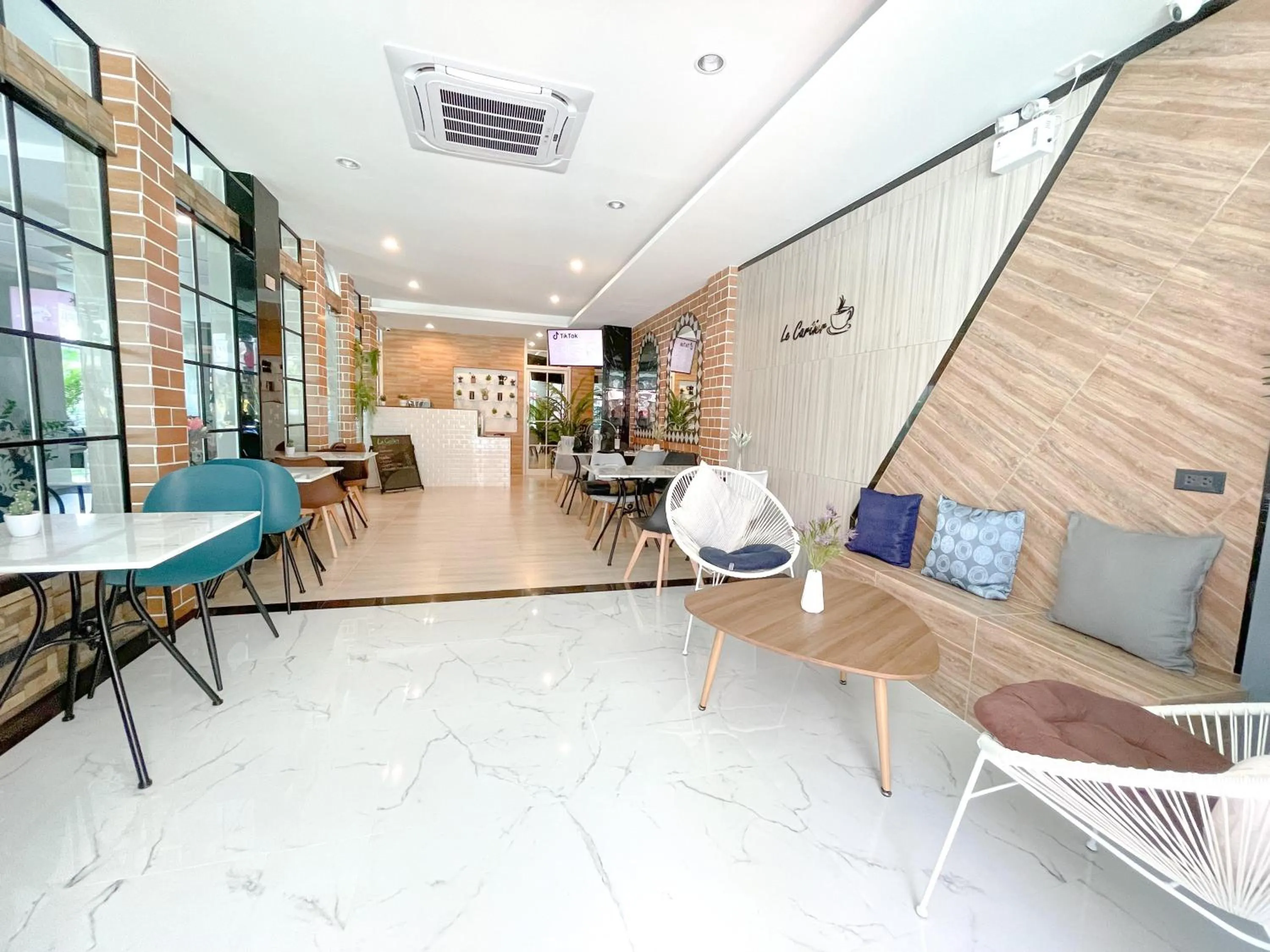 Coffee/tea facilities in Le Cartier