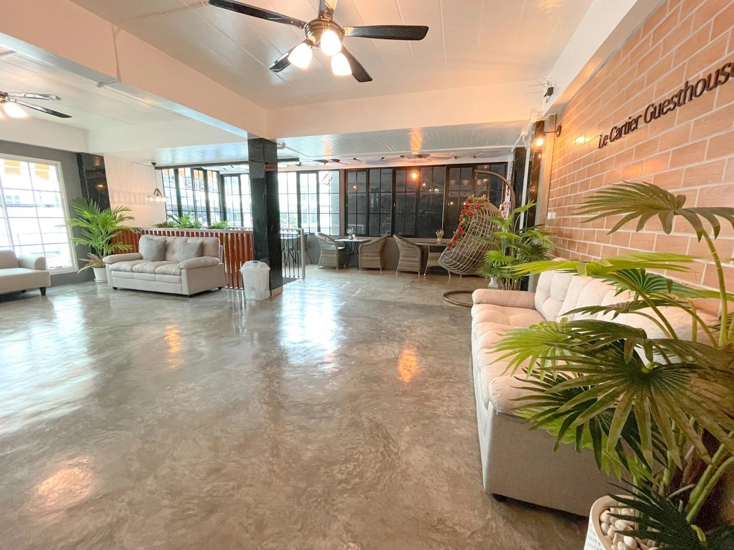 Seating area in Le Cartier