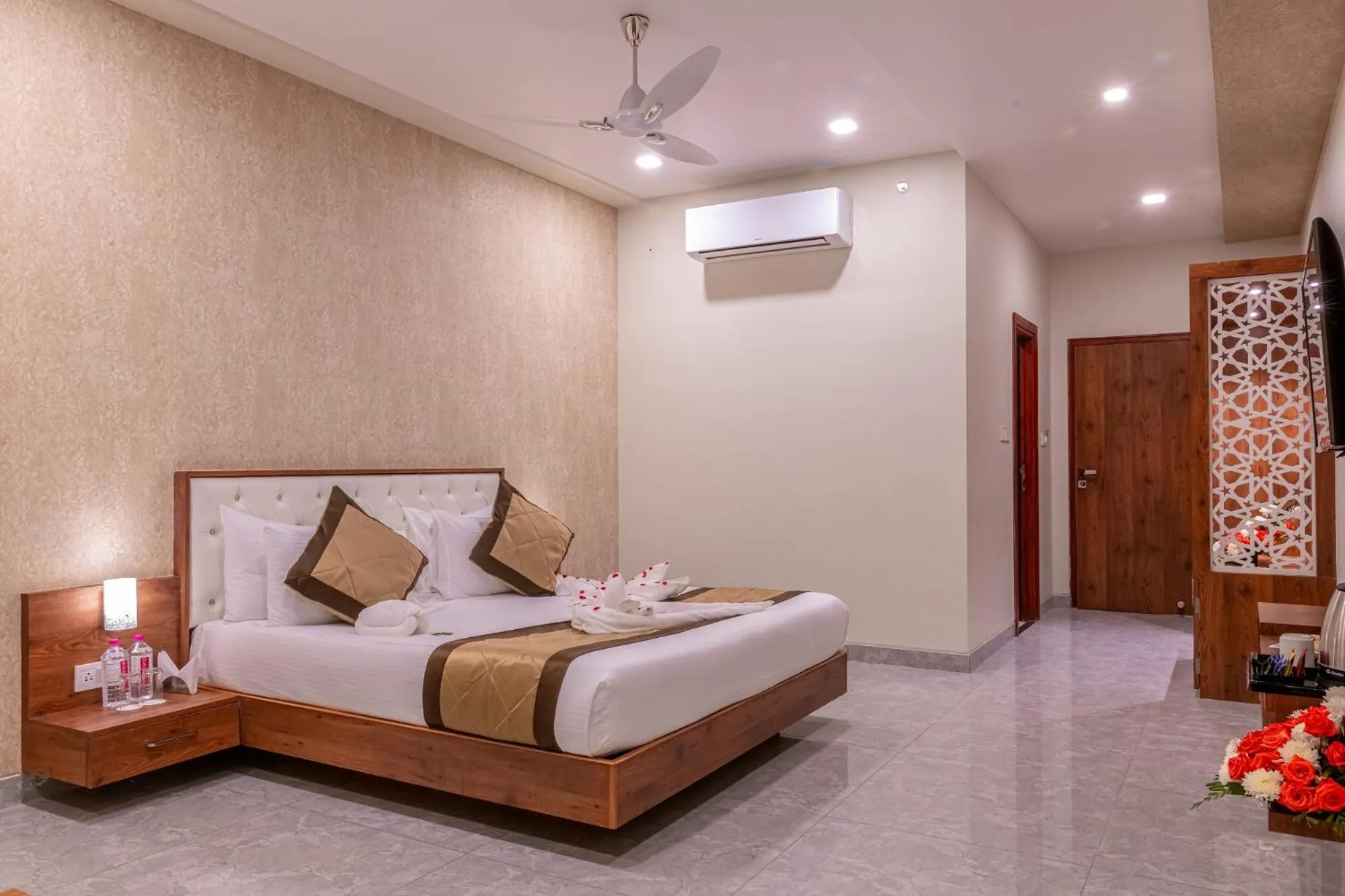 Bed in Savitri Resort