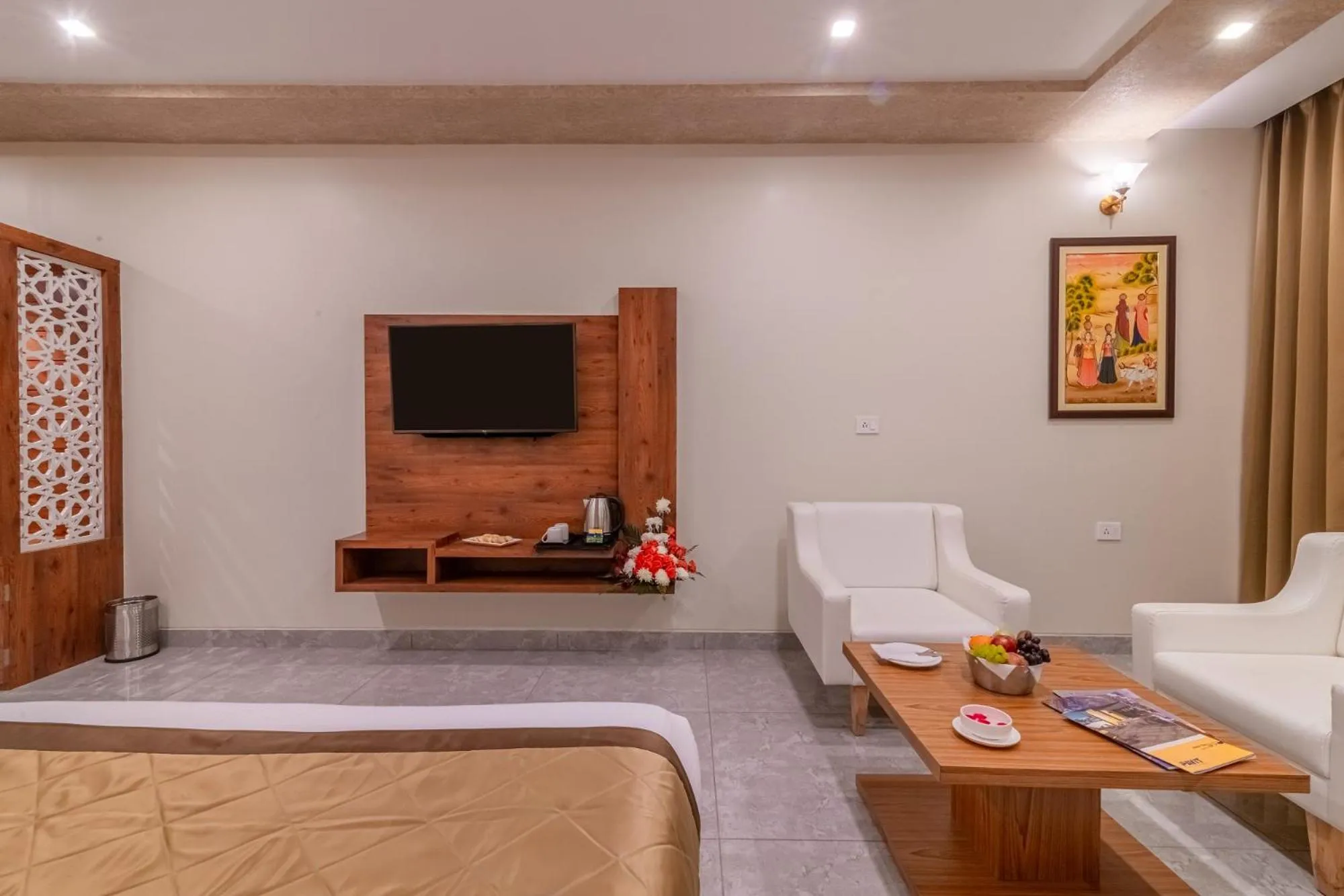 Communal lounge/ TV room in Savitri Resort