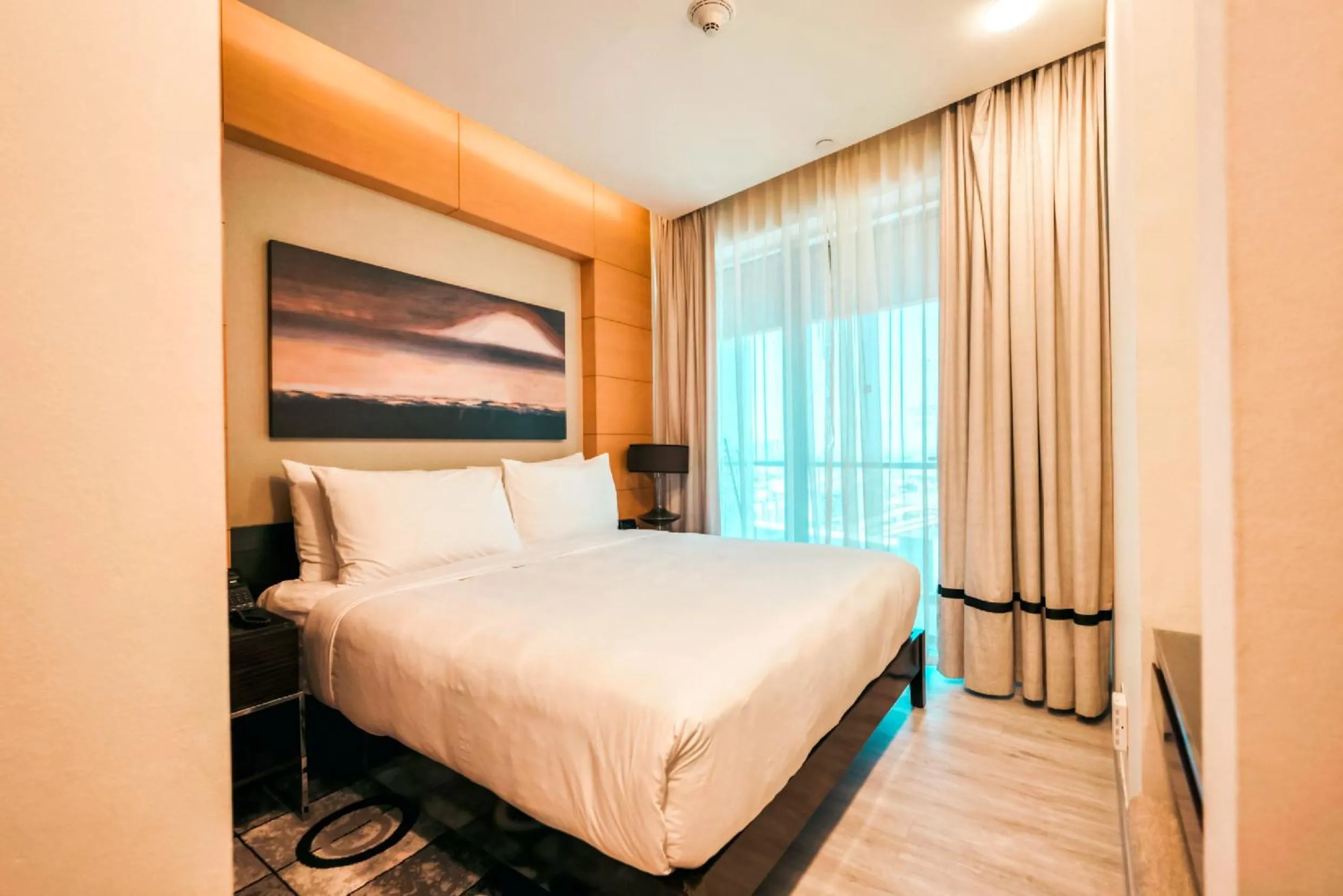 Bed in Emaar Fashion Avenue one bedroom - Formerly Address Dubai Mall Four Apple Holiday Homes