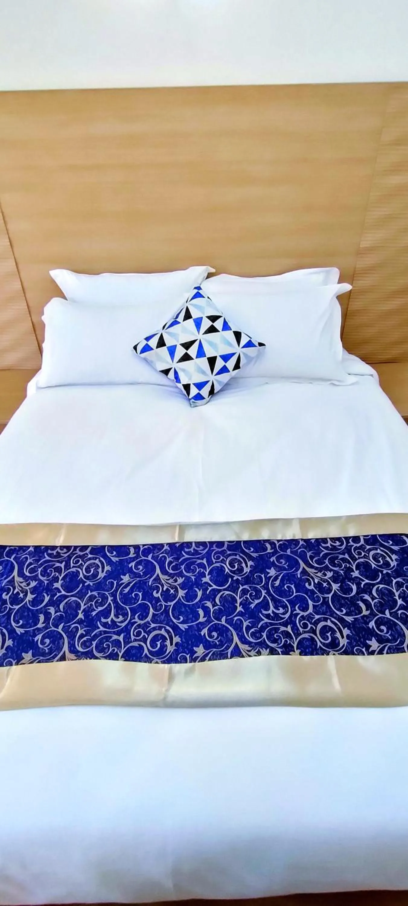 Bed in Hays Suites Hotel