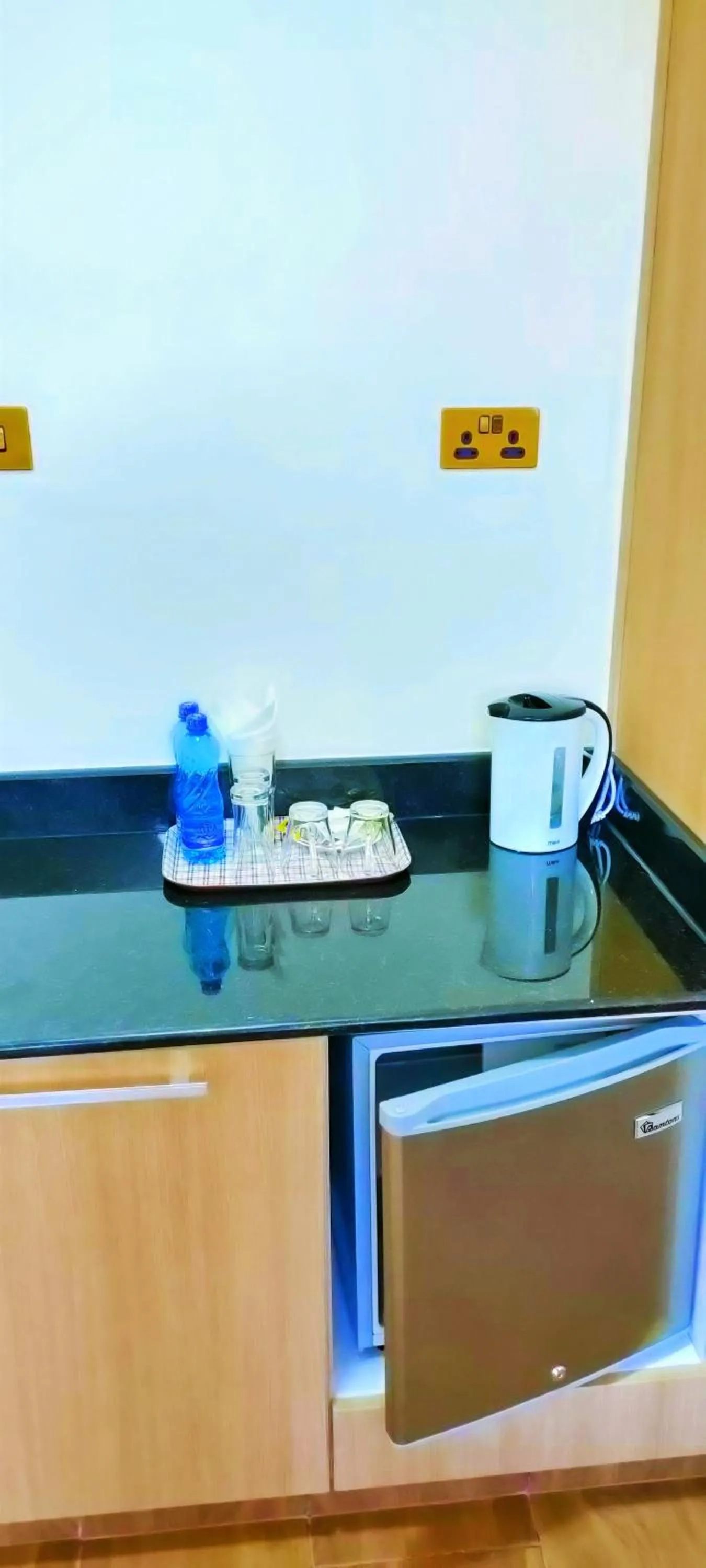 Coffee/tea facilities in Hays Suites Hotel