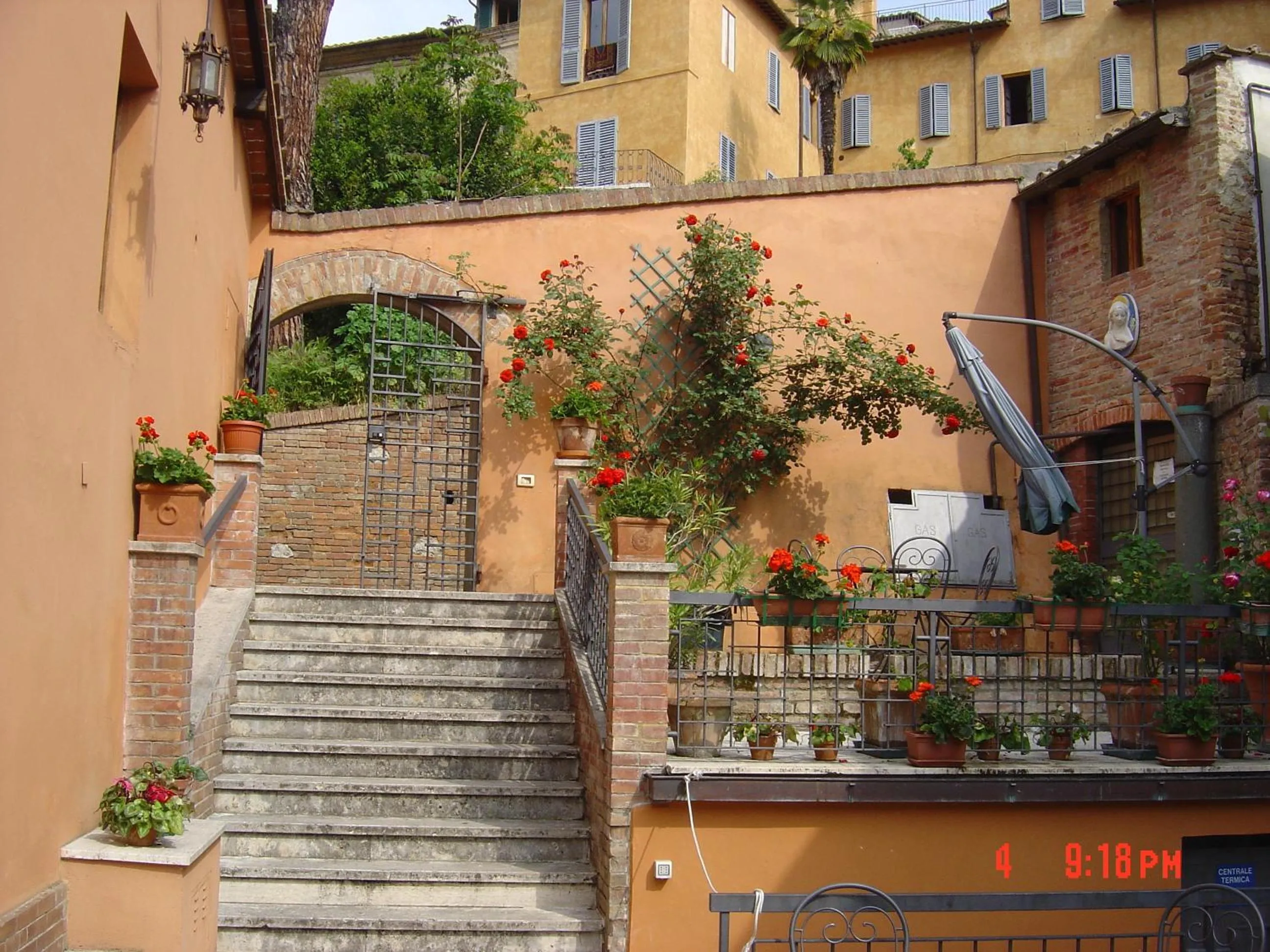 Facade/entrance in Hotel Alma Domus