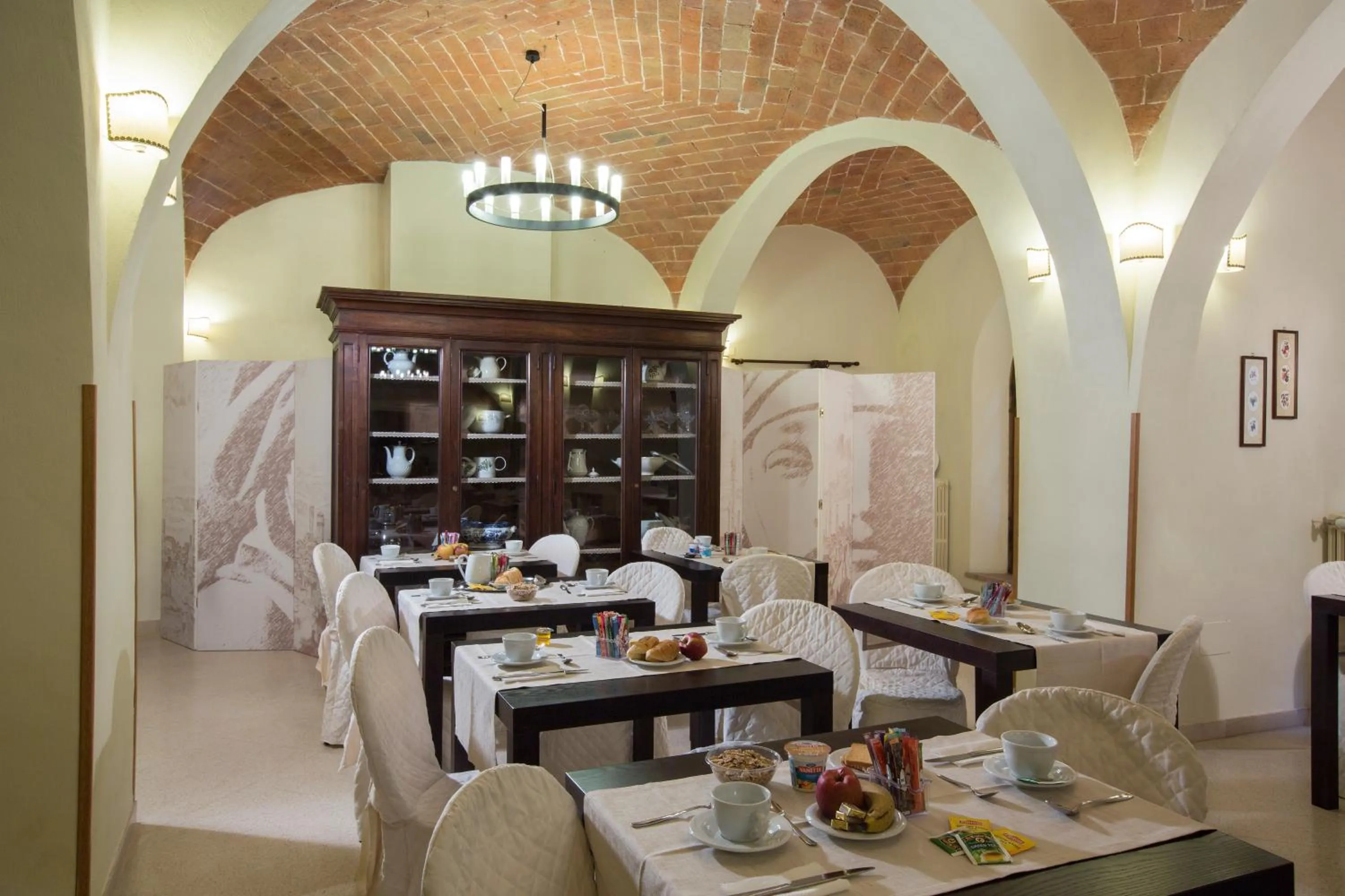 Restaurant/places to eat in Hotel Alma Domus