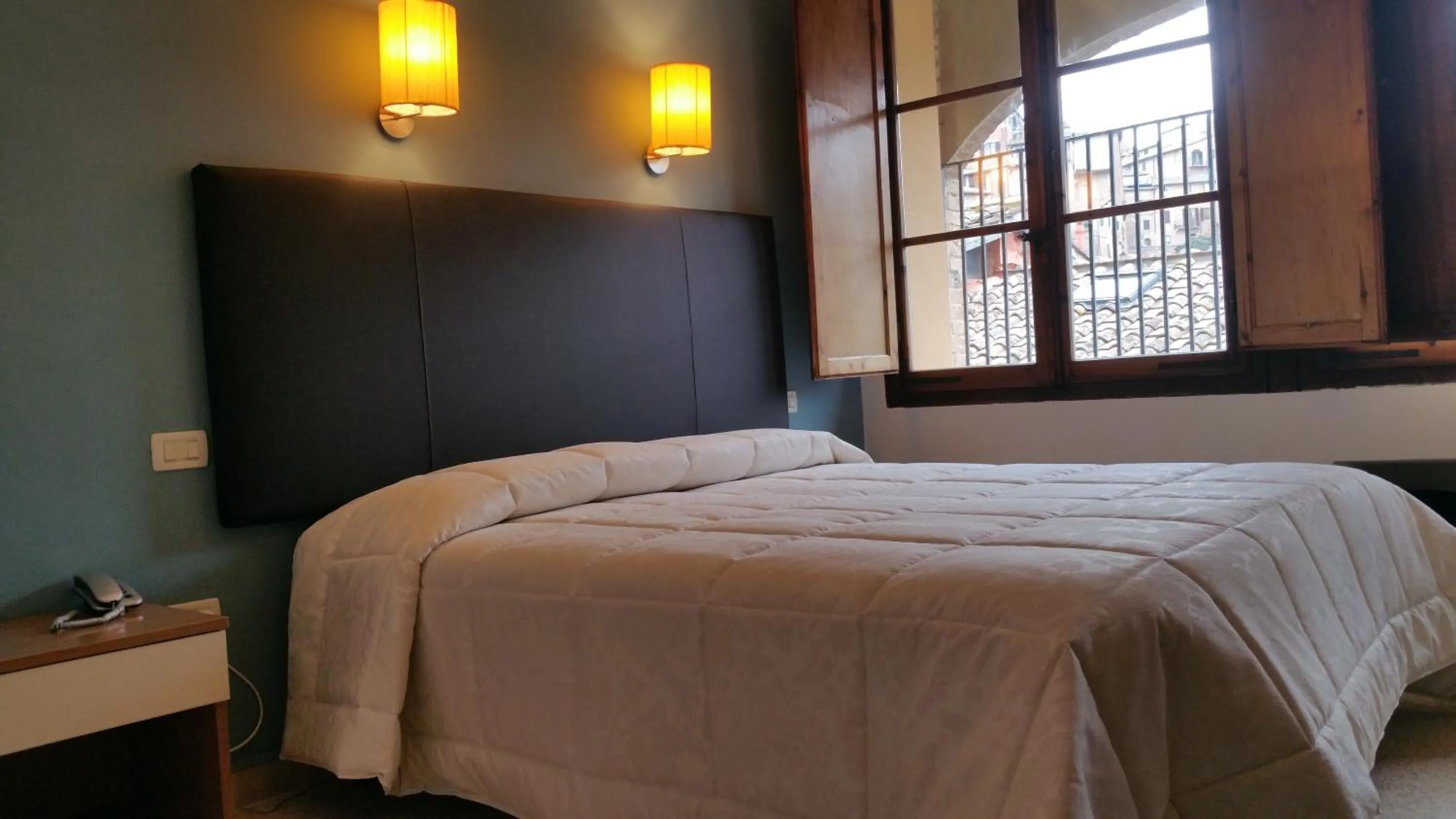 City view, Bed in Hotel Alma Domus