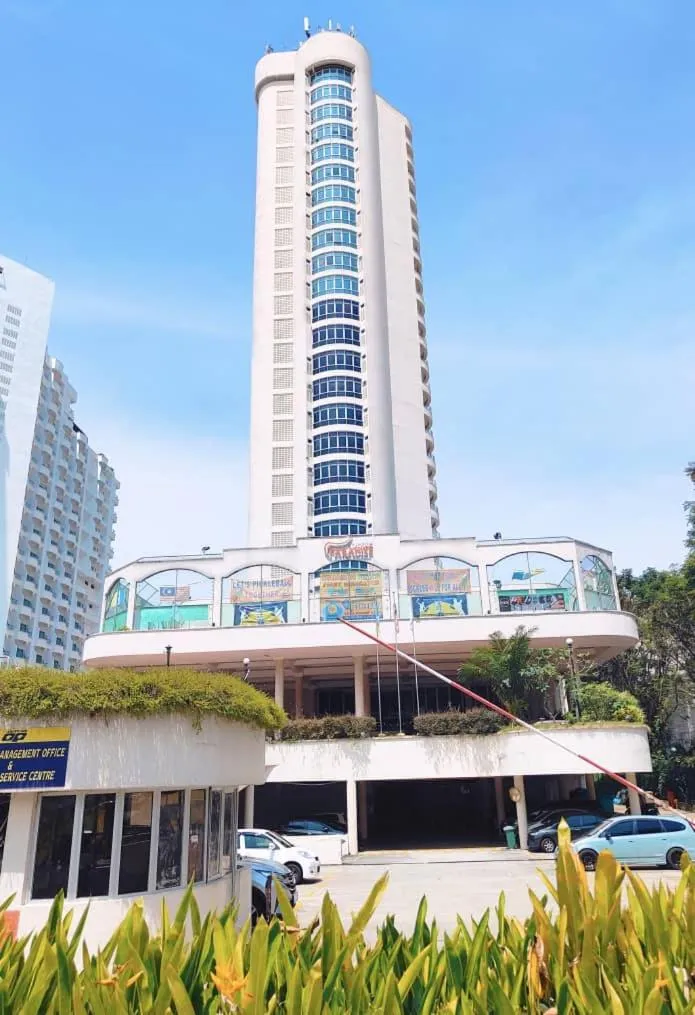 J Beach Suites At Rainbow Paradise