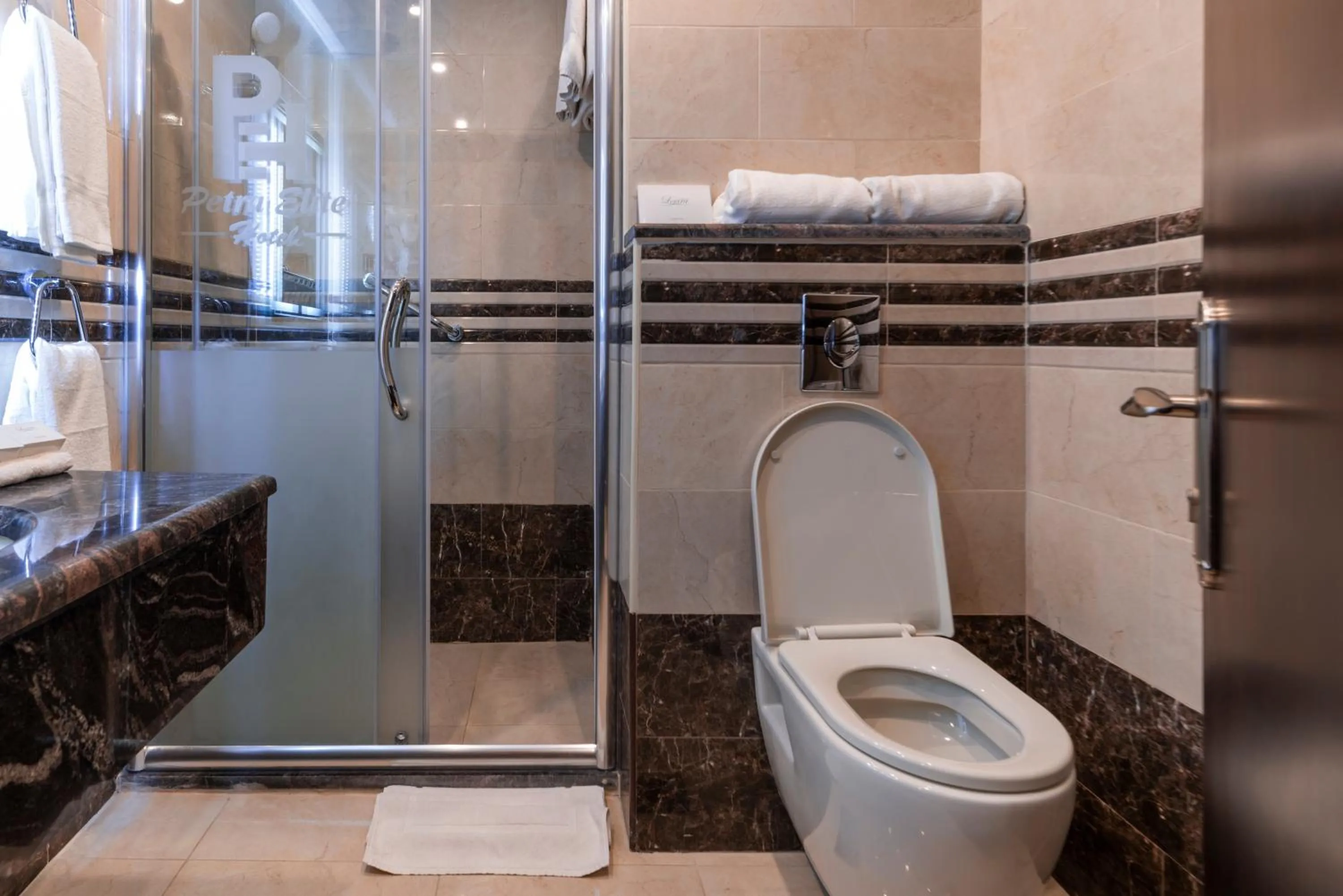 Shower in Petra Elite Hotel