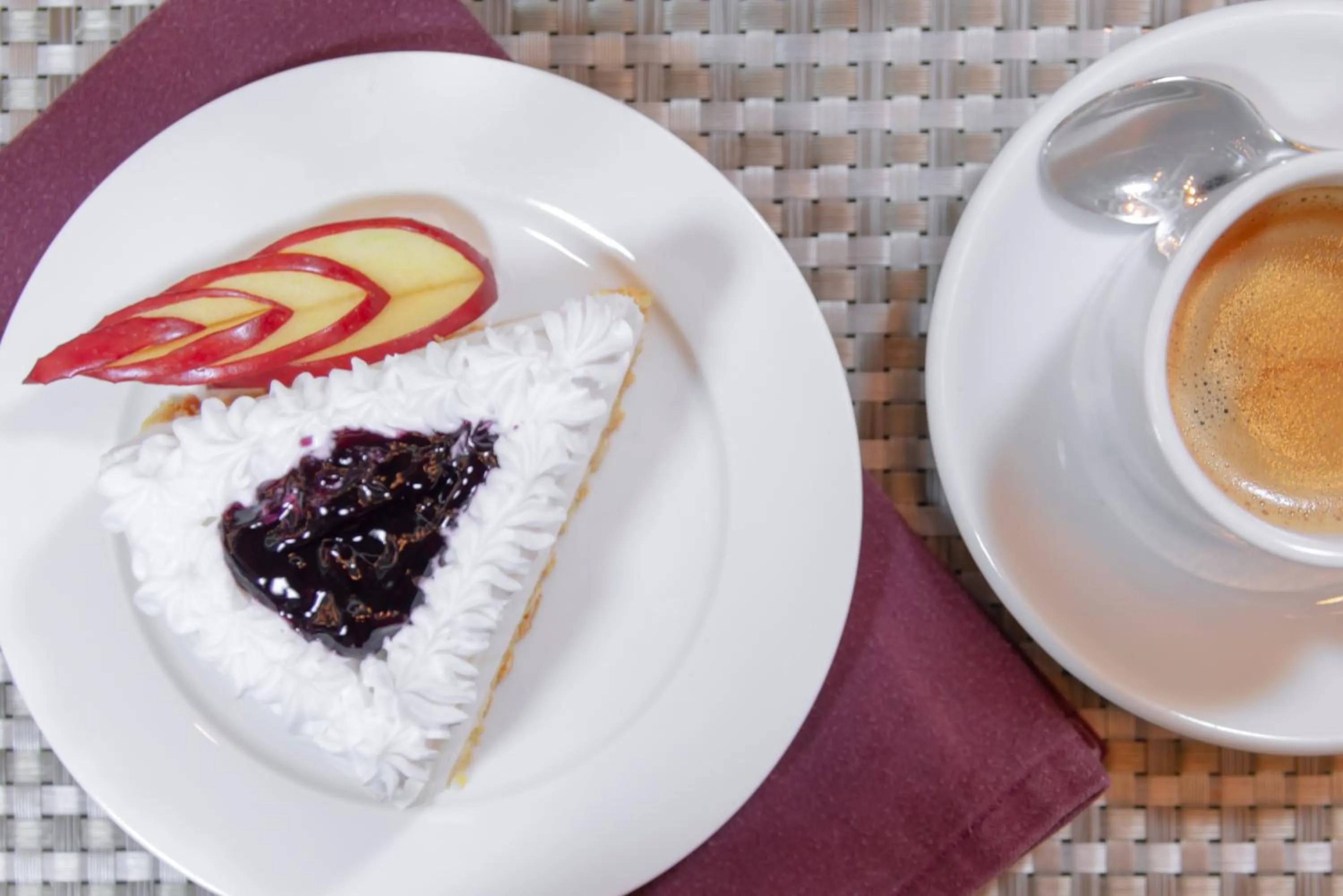 Food and drinks in Petra Elite Hotel