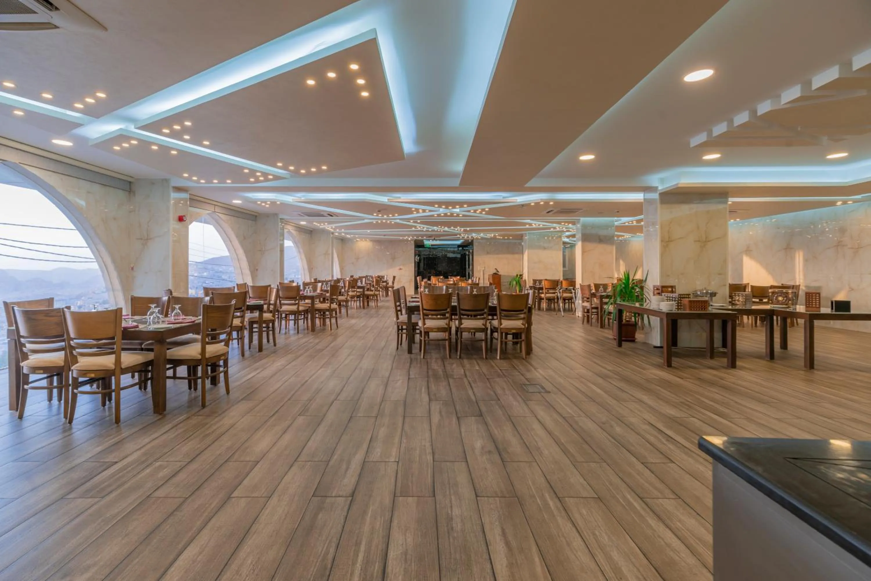 Restaurant/places to eat in Petra Elite Hotel