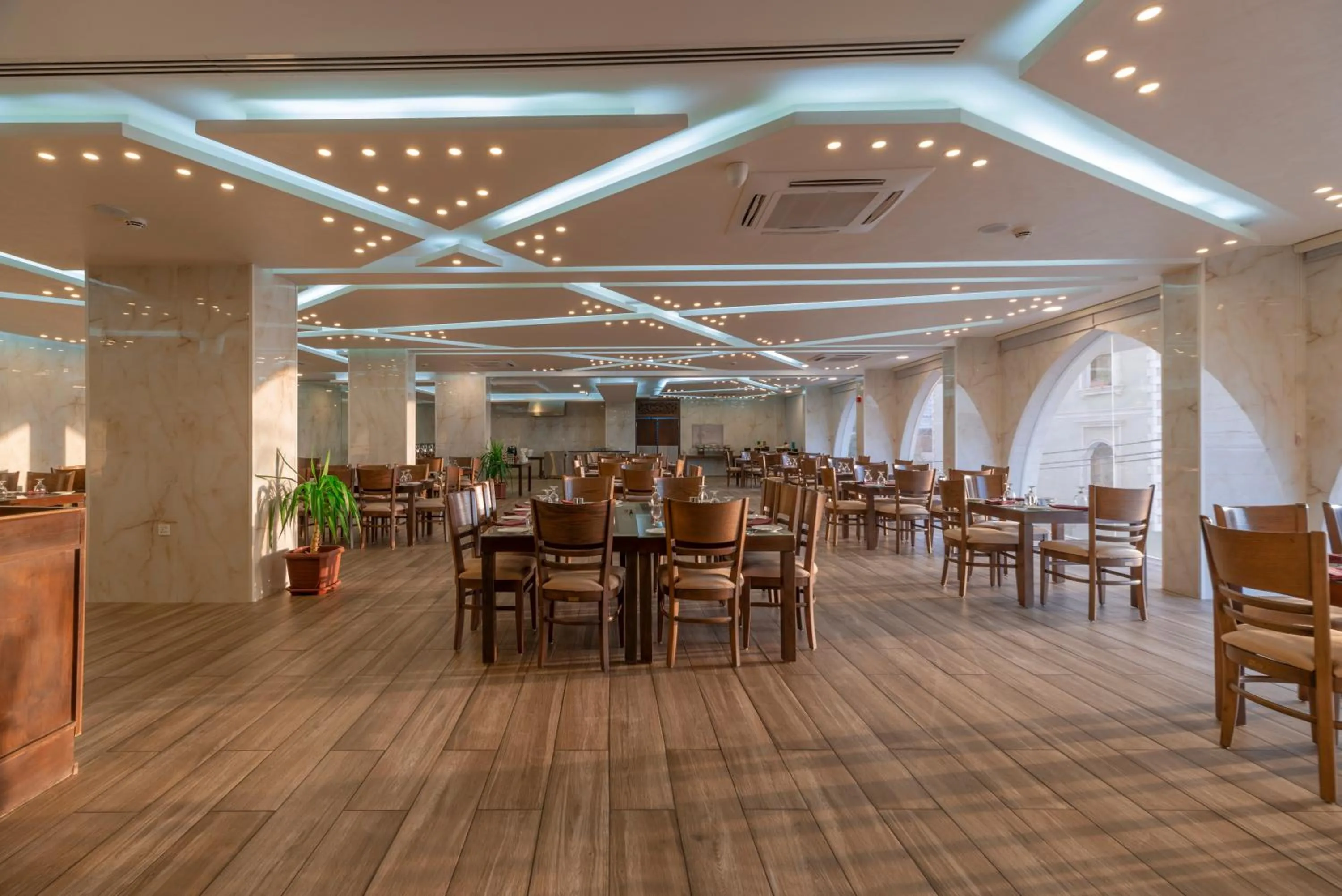 Restaurant/places to eat in Petra Elite Hotel