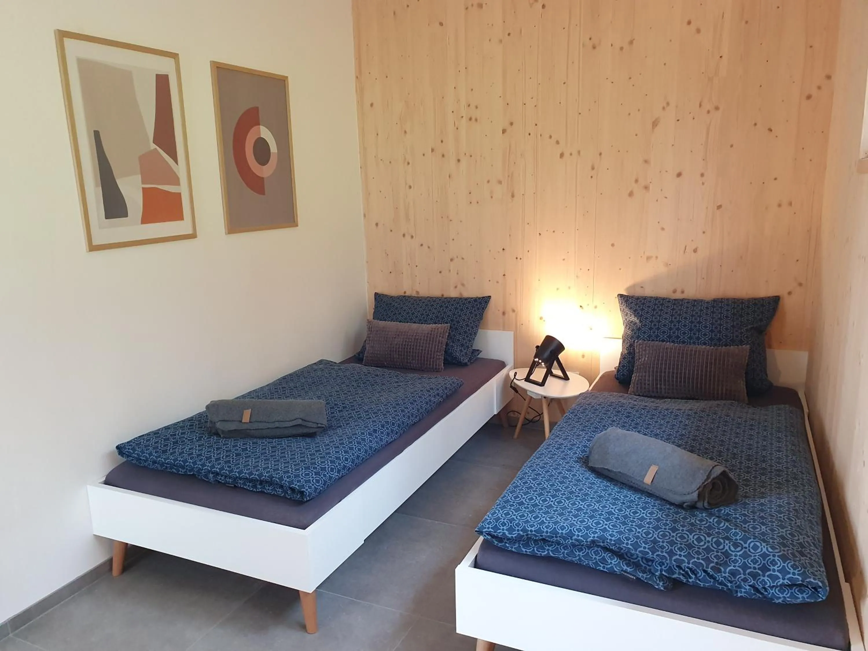 Bedroom, Bed in Odenwald-Lodge mit Infrarotsauna und E-Ladestation "Haus Purpur"