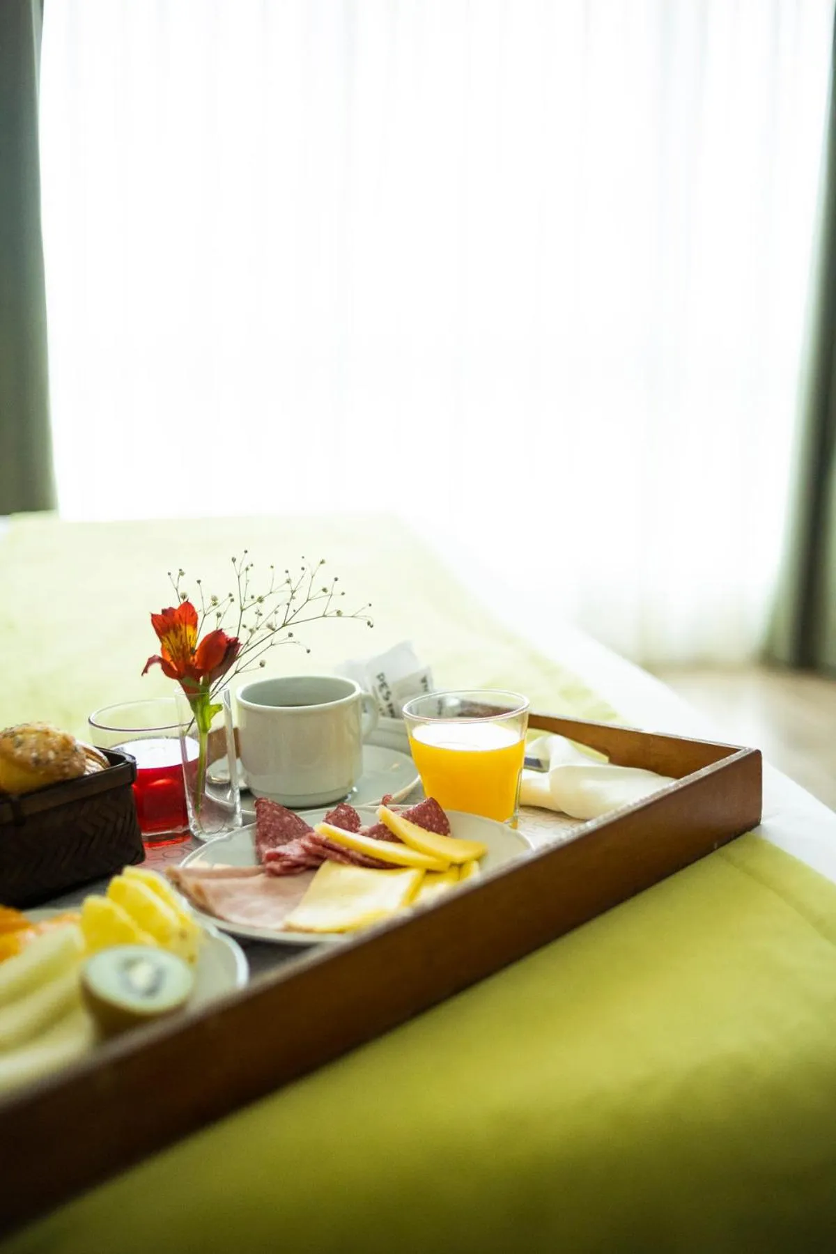 Photo of the whole room, Bed in Pestana Buenos Aires