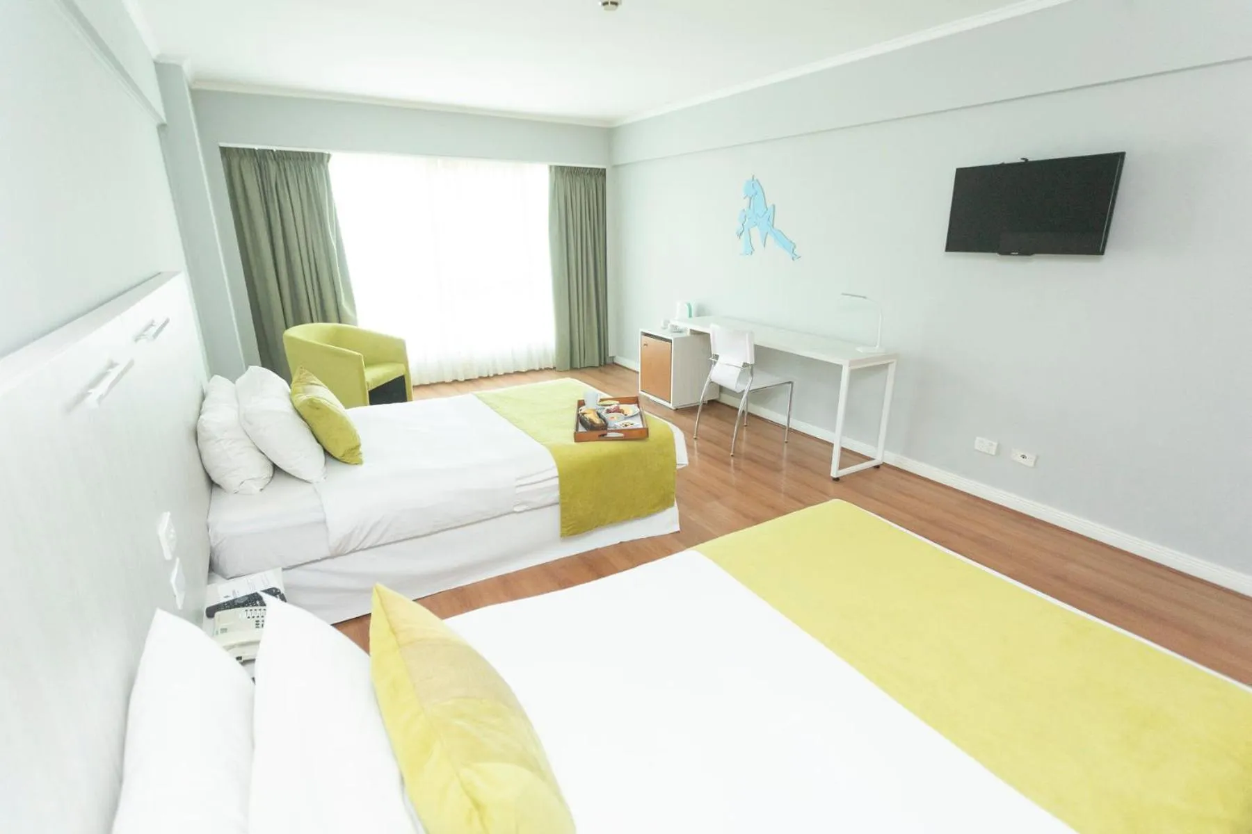 Photo of the whole room, Bed in Pestana Buenos Aires