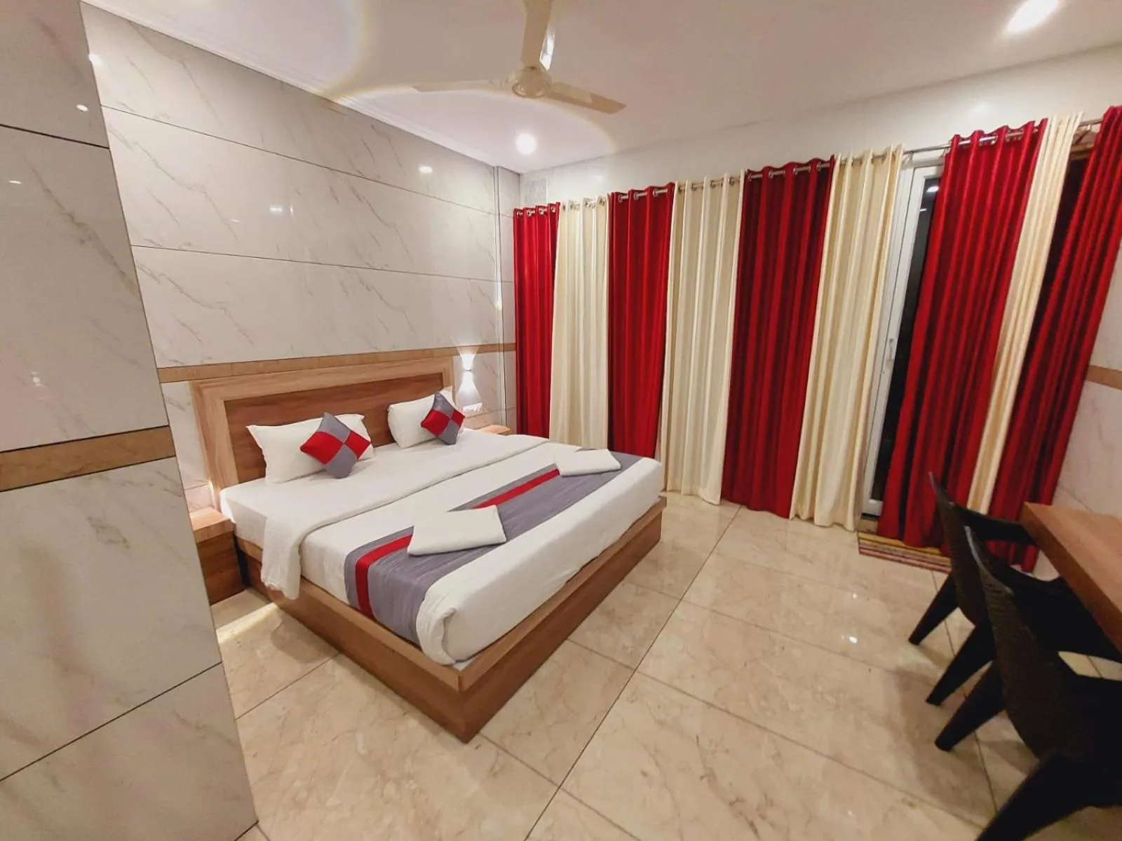 Photo of the whole room, Bed in Mistica Munnar