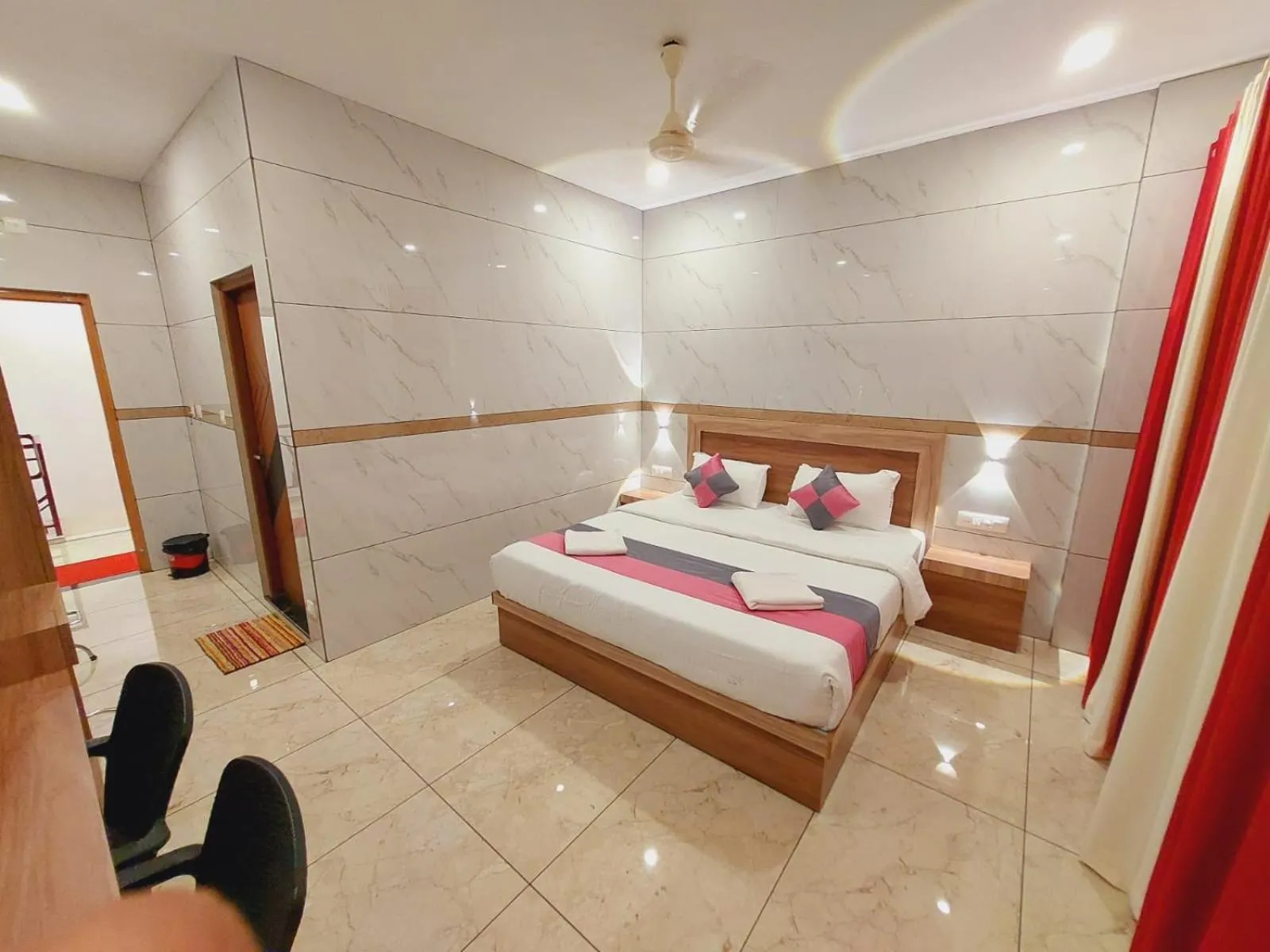 Photo of the whole room, Bed in Mistica Munnar