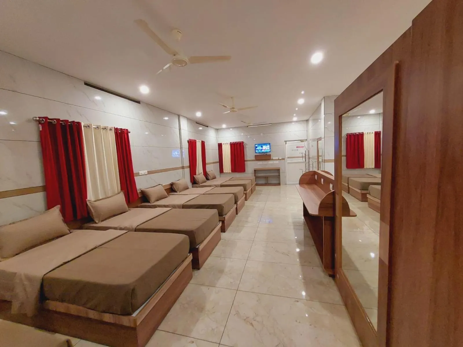 Photo of the whole room, Bed in Mistica Munnar
