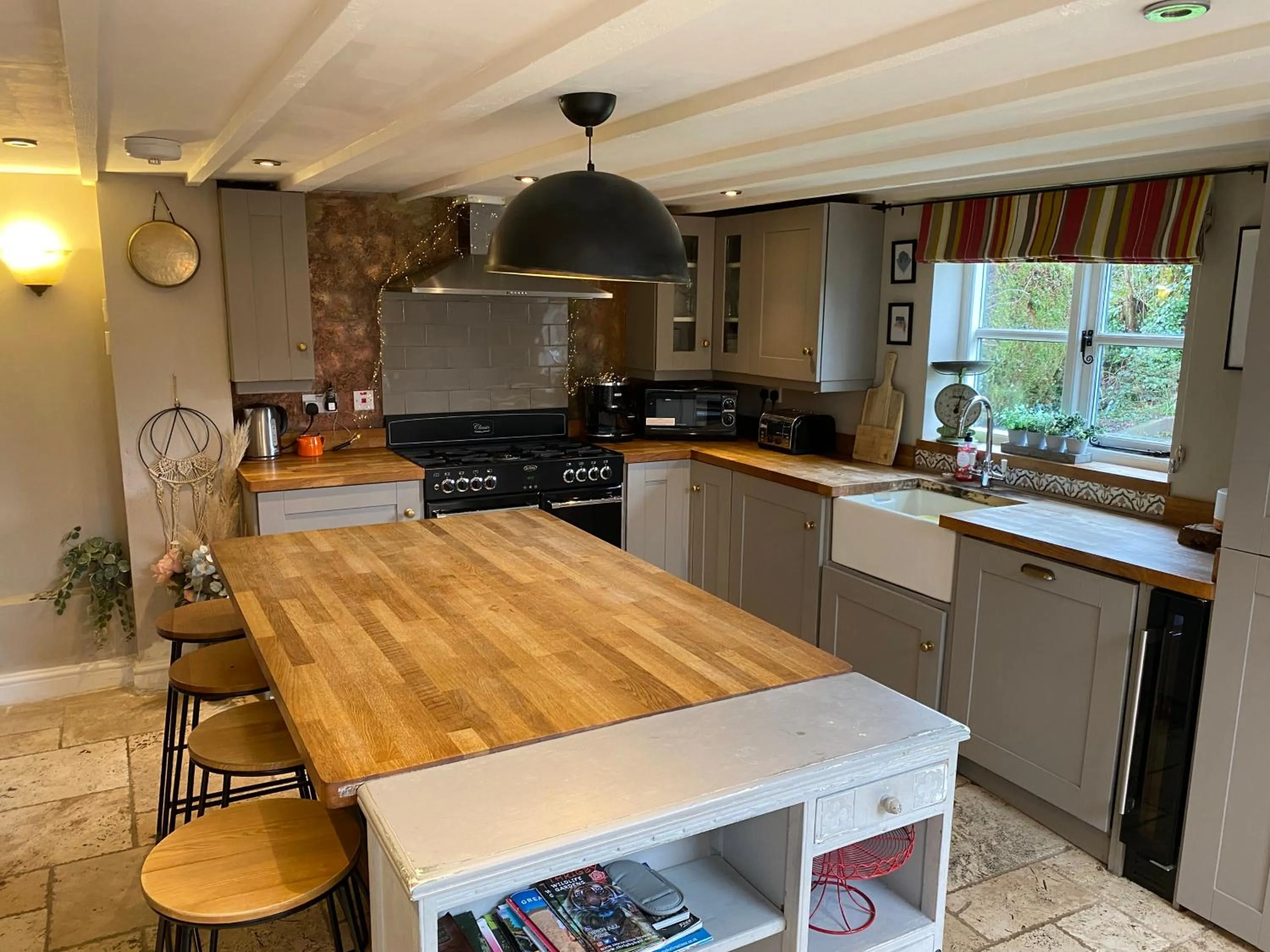 Kitchen or kitchenette in Stone Cottage