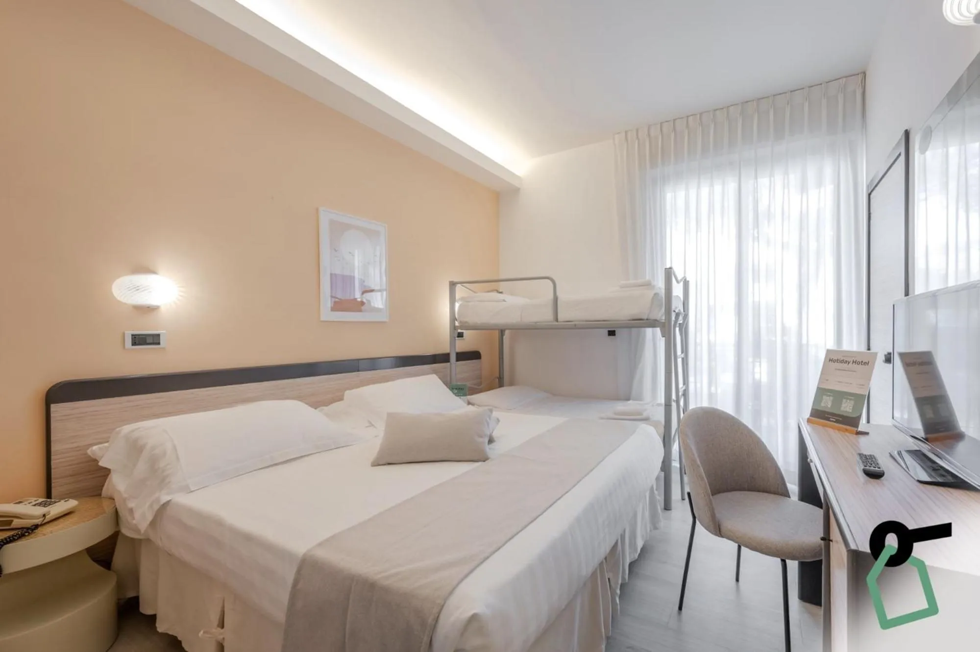 Photo of the whole room, Bed in HOTIDAY Room Collection - Giulianova