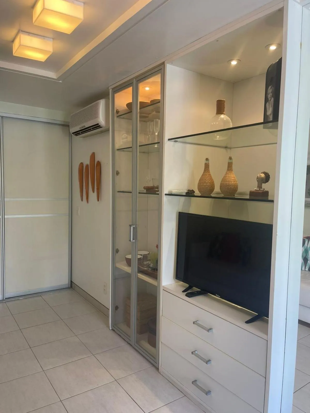 Communal lounge/ TV room in Flat NANNAI RESIDENCE