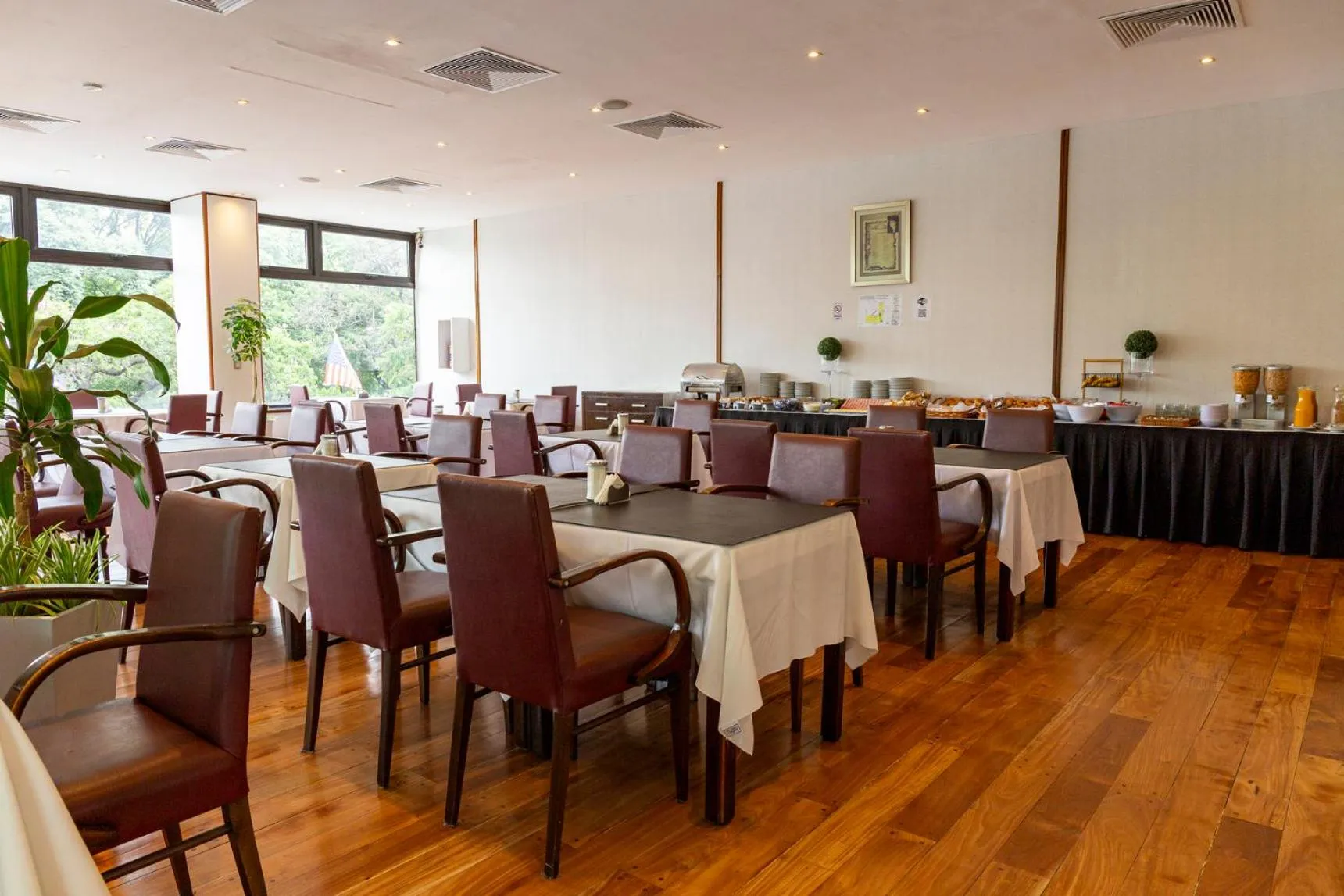 Restaurant/places to eat in Hotel Conte