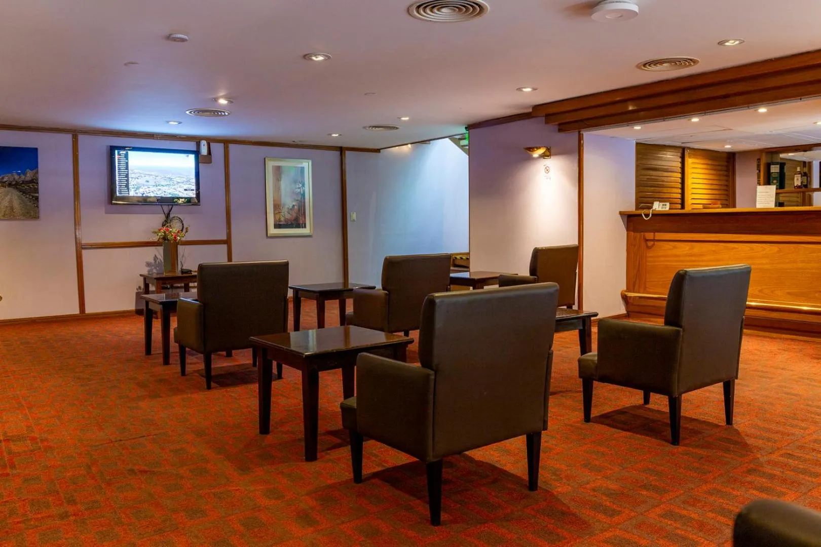 Communal lounge/ TV room in Hotel Conte