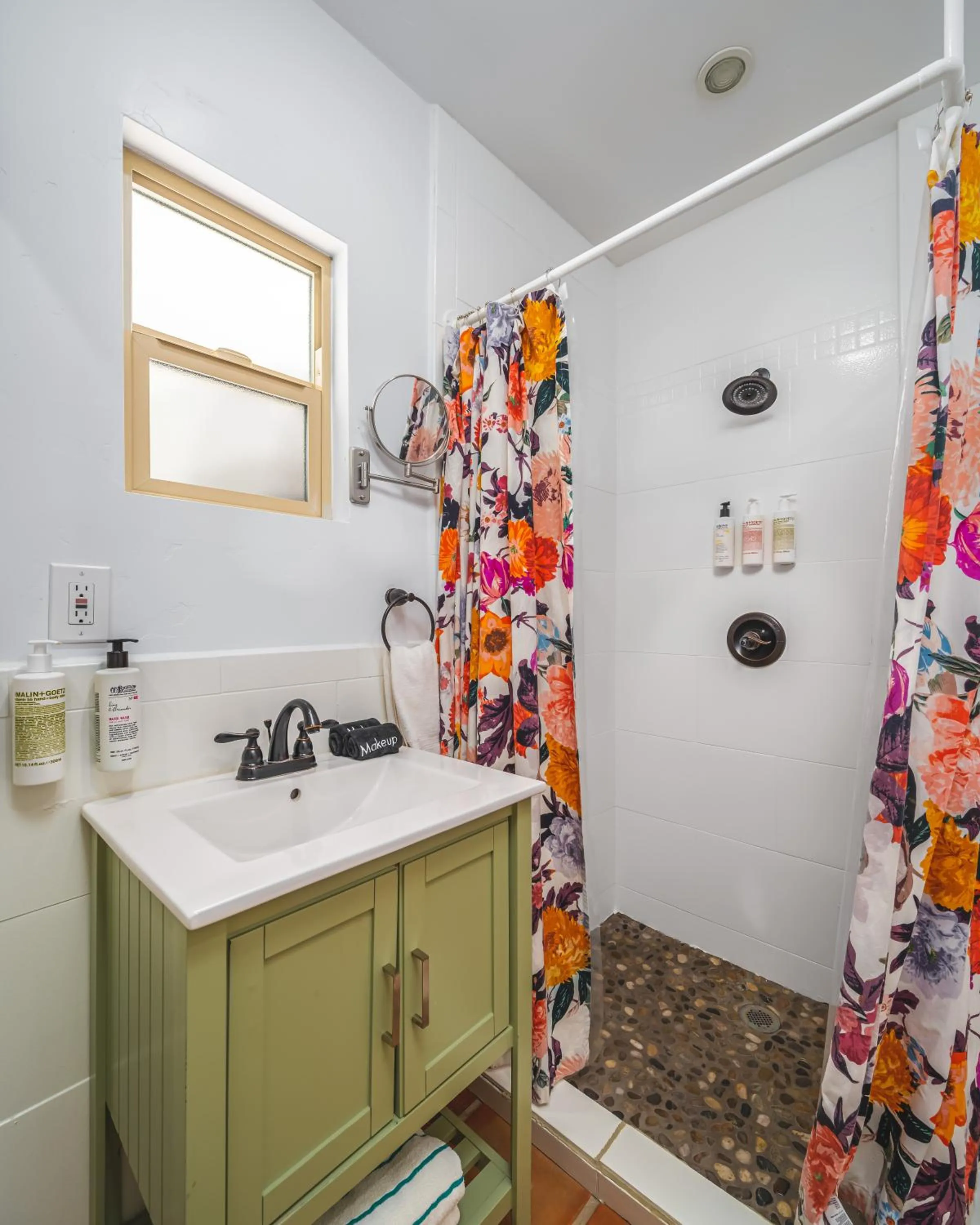 Bathroom in Fleur Noire Hotel - 21 and Over