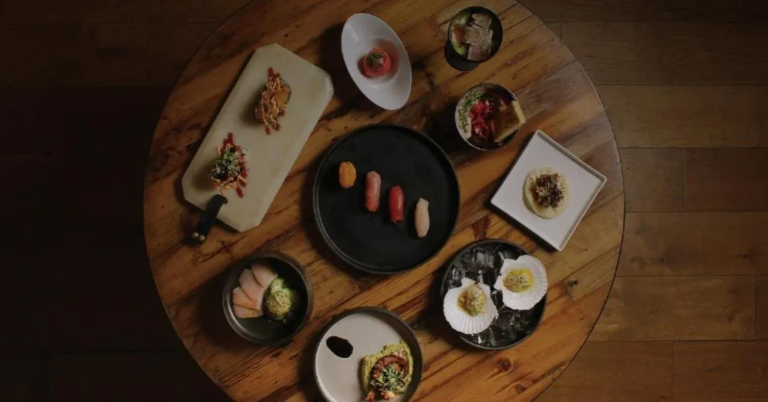 Restaurant/places to eat in Fleur Noire Hotel - 21 and Over