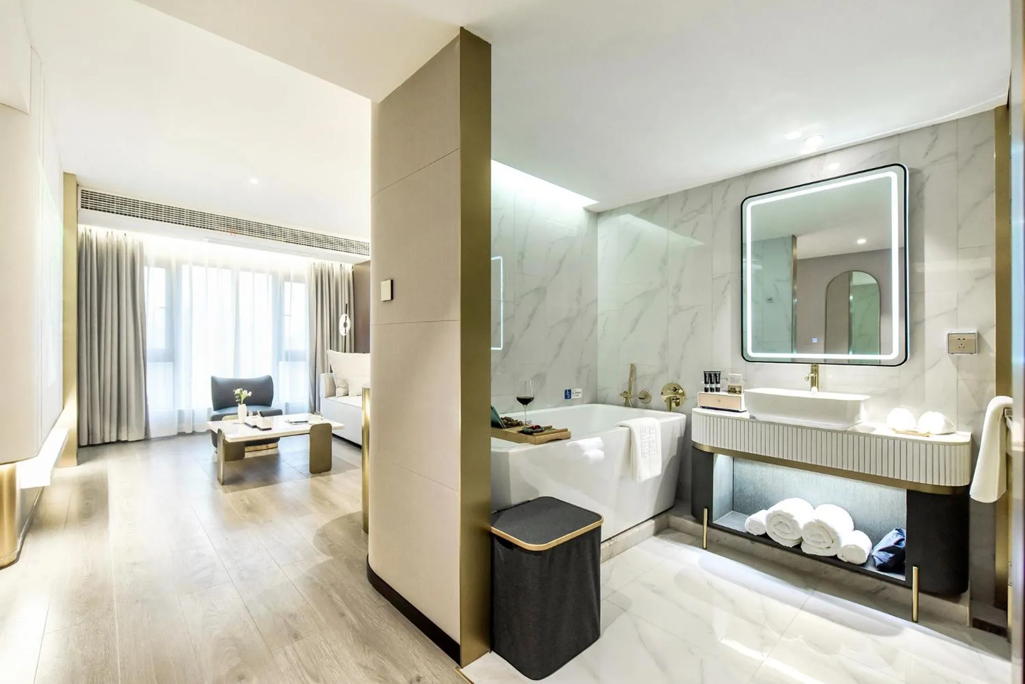 Bath in Kuanrong Suites Hotel Liangjiang love sea shopping park