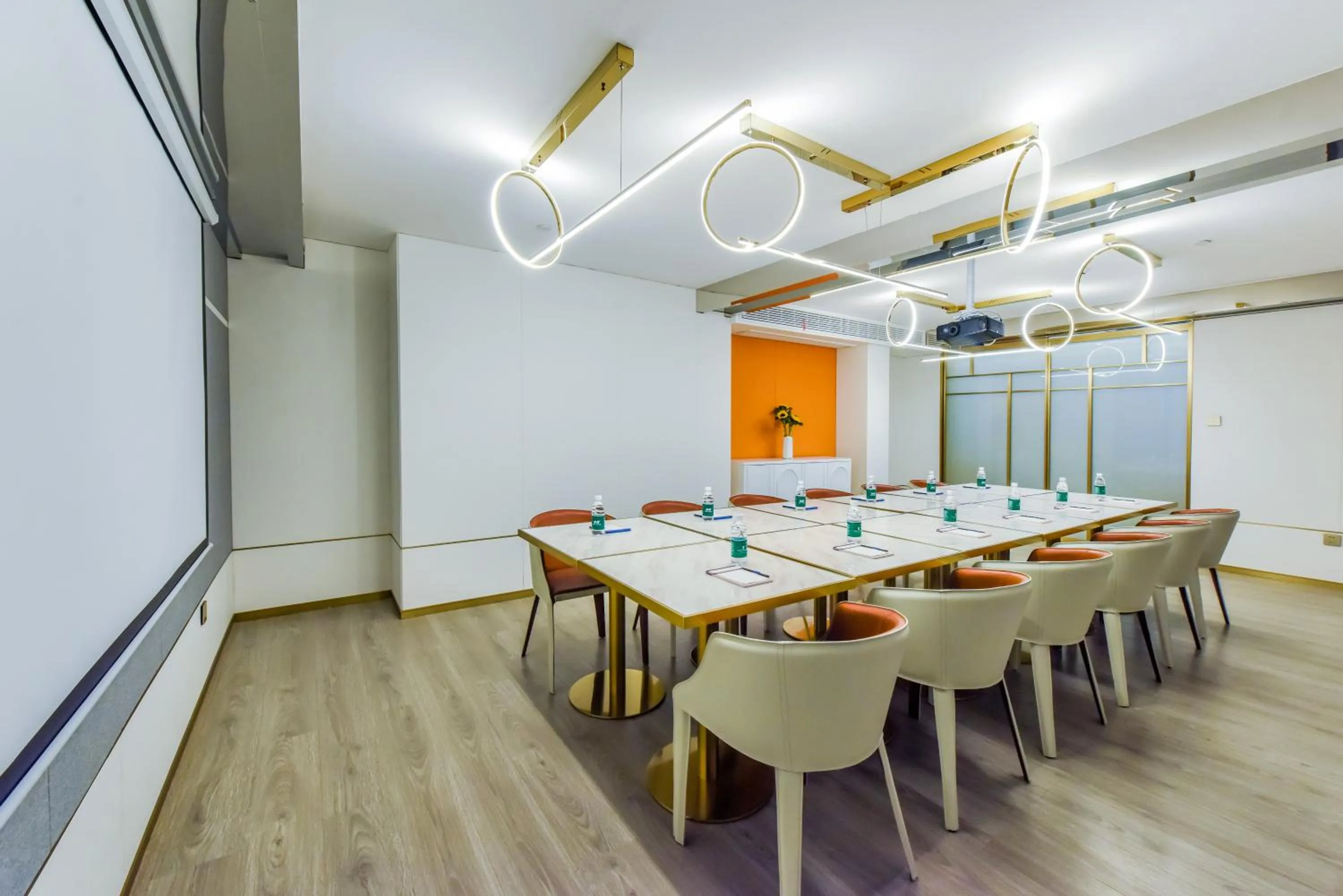 Meeting/conference room in Kuanrong Suites Hotel Liangjiang love sea shopping park