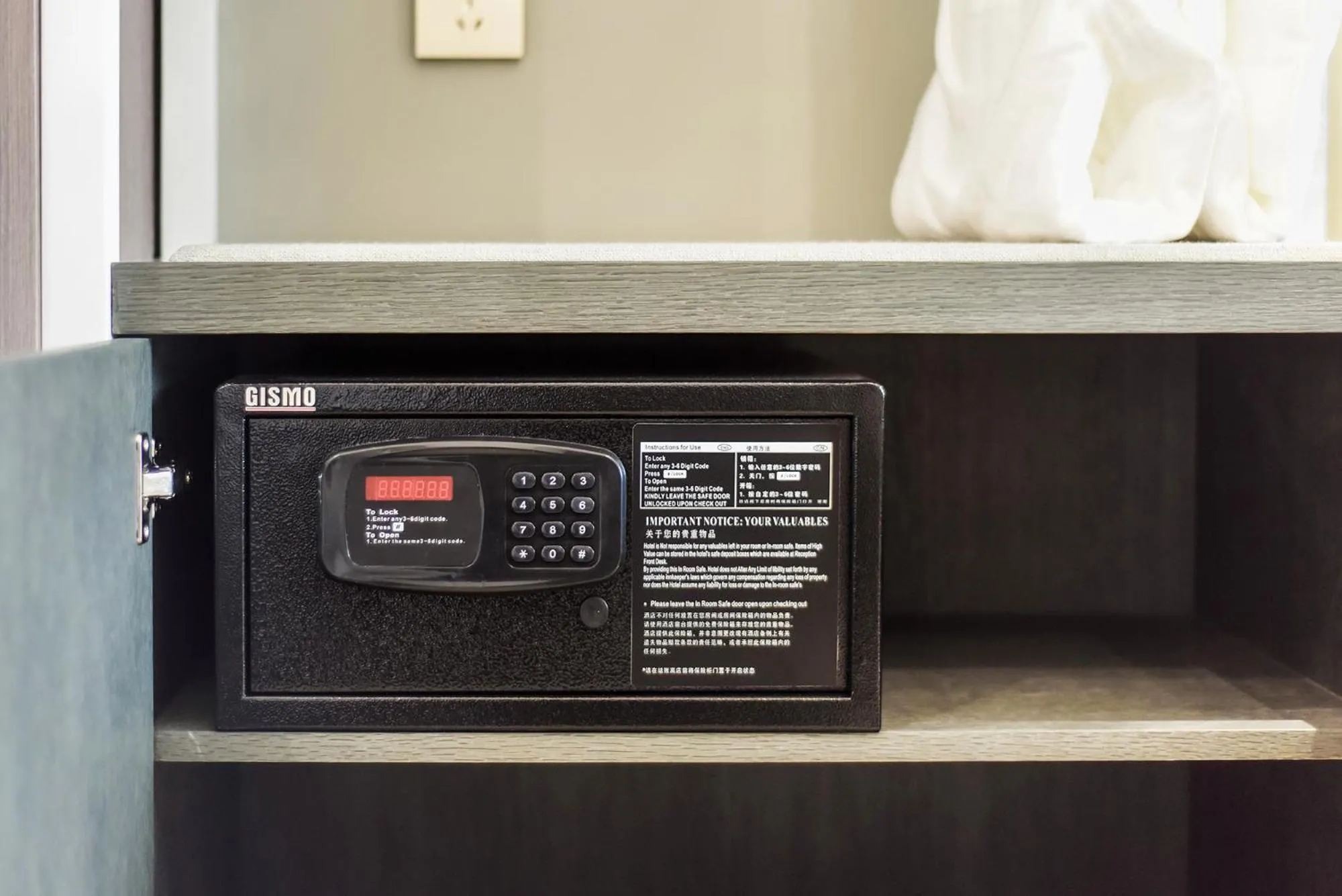 safe in Kuanrong Suites Hotel Liangjiang love sea shopping park