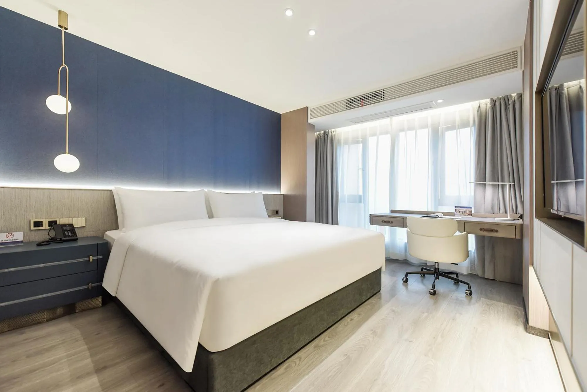 Bedroom in Kuanrong Suites Hotel Liangjiang love sea shopping park
