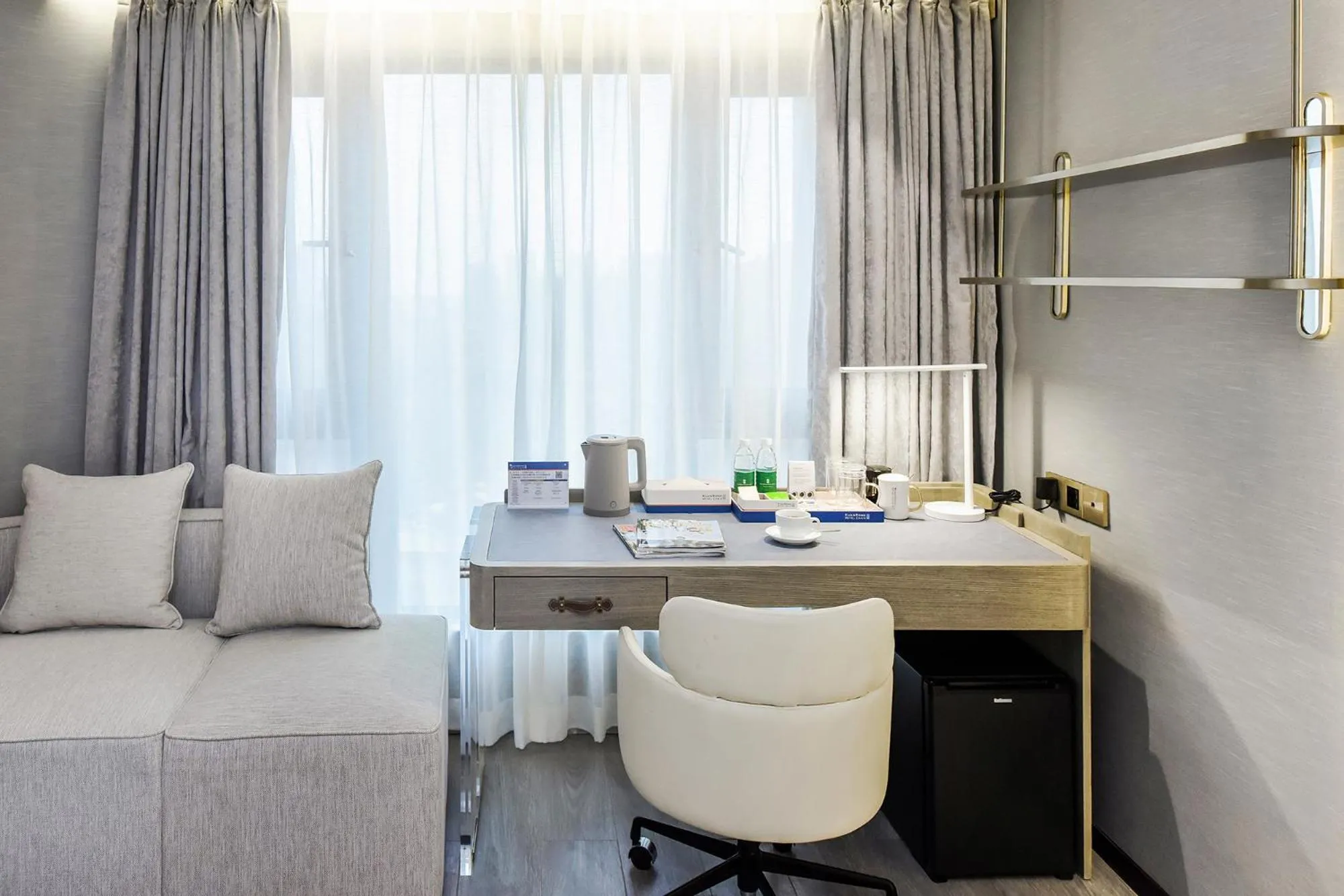 Seating area in Kuanrong Suites Hotel Liangjiang love sea shopping park