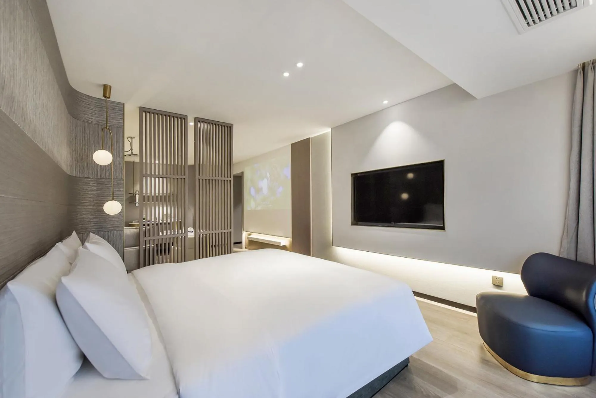 Bedroom in Kuanrong Suites Hotel Liangjiang love sea shopping park