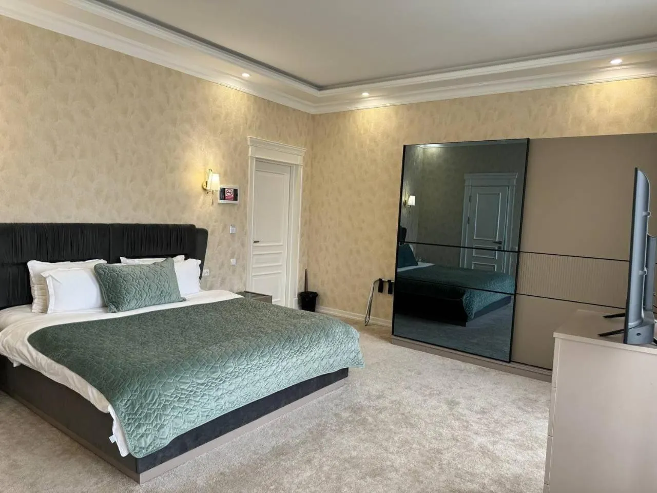 TV and multimedia, Bed in al Madina Hotel Samarkand