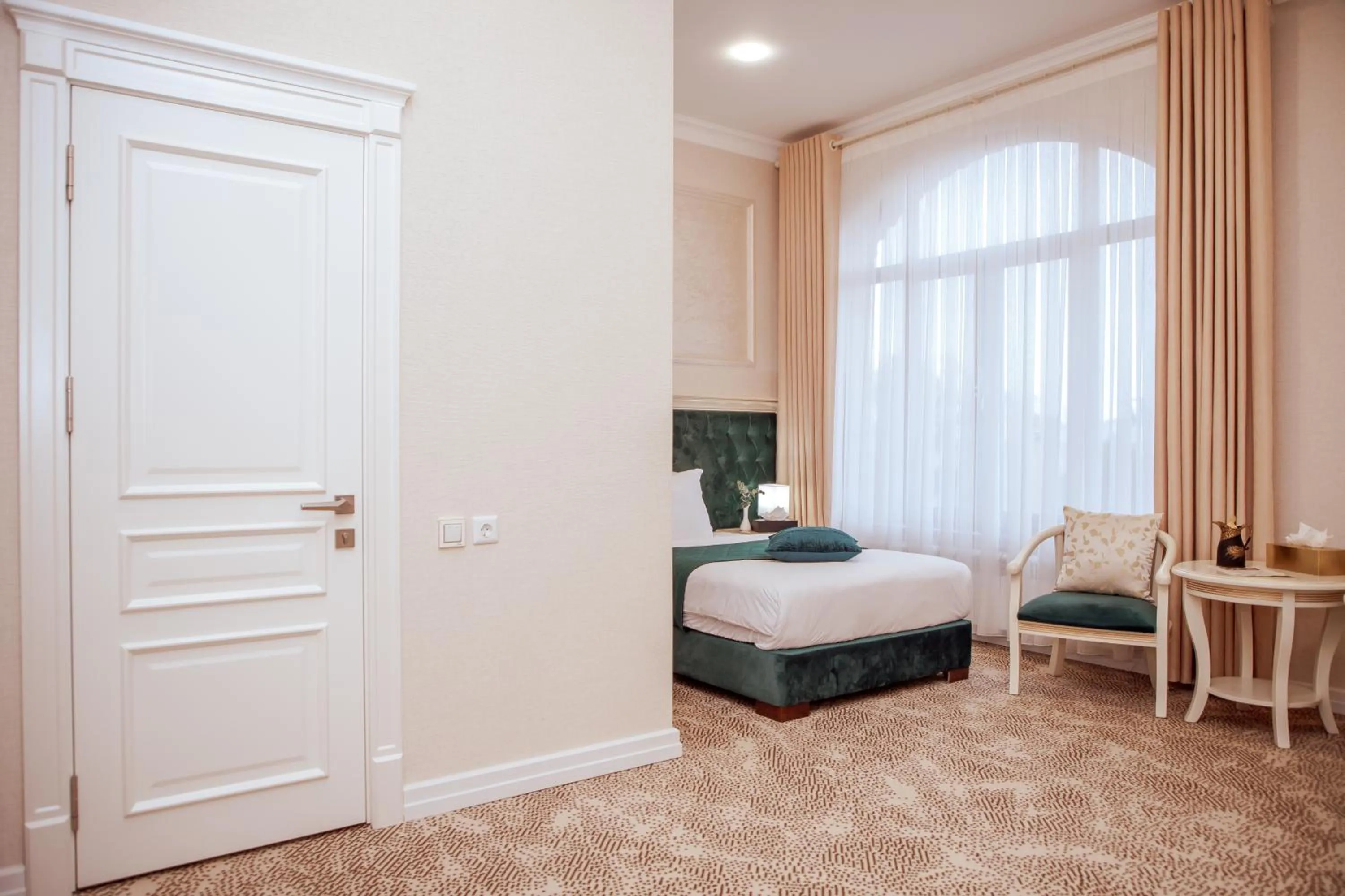 Photo of the whole room, Bed in al Madina Hotel Samarkand