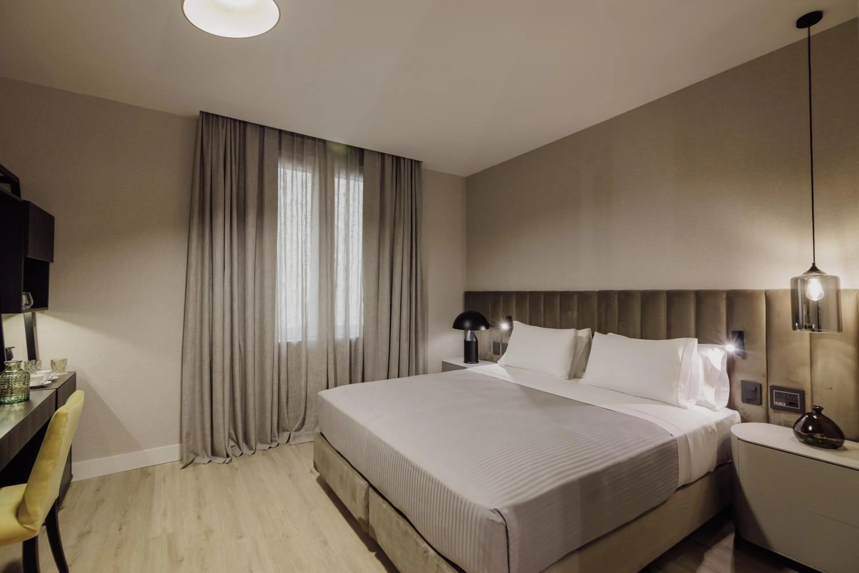 Photo of the whole room, Bed in Grand Brizo Bel Air