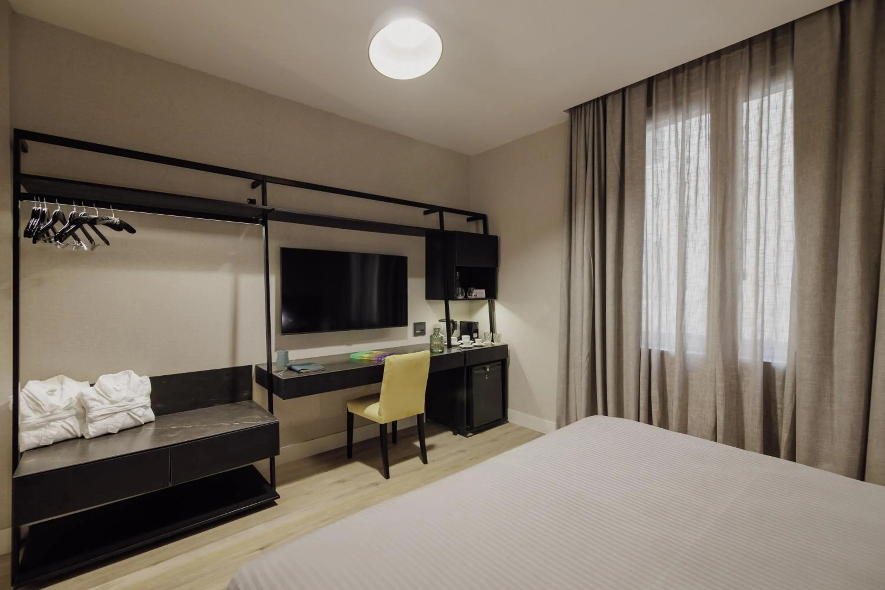 Bedroom, Bed in Grand Brizo Bel Air