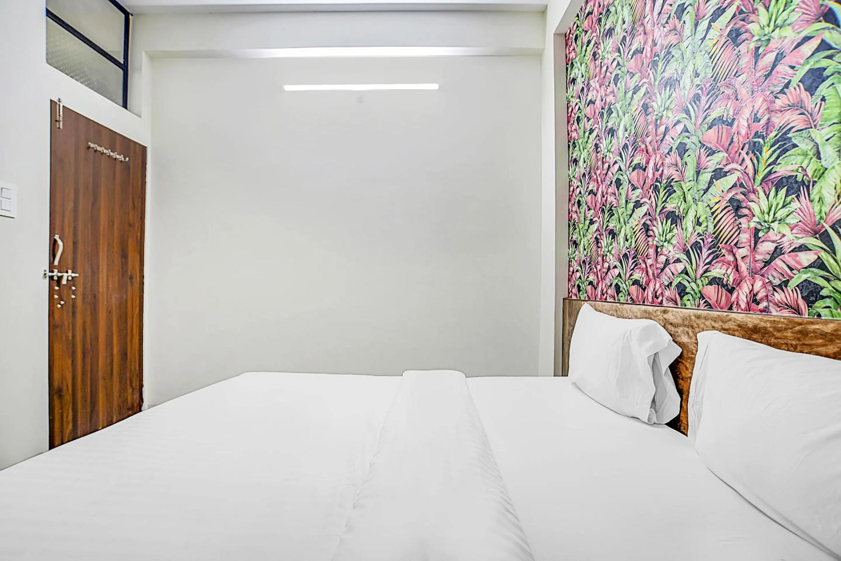 Bedroom, Bed in Super Collection O Verena