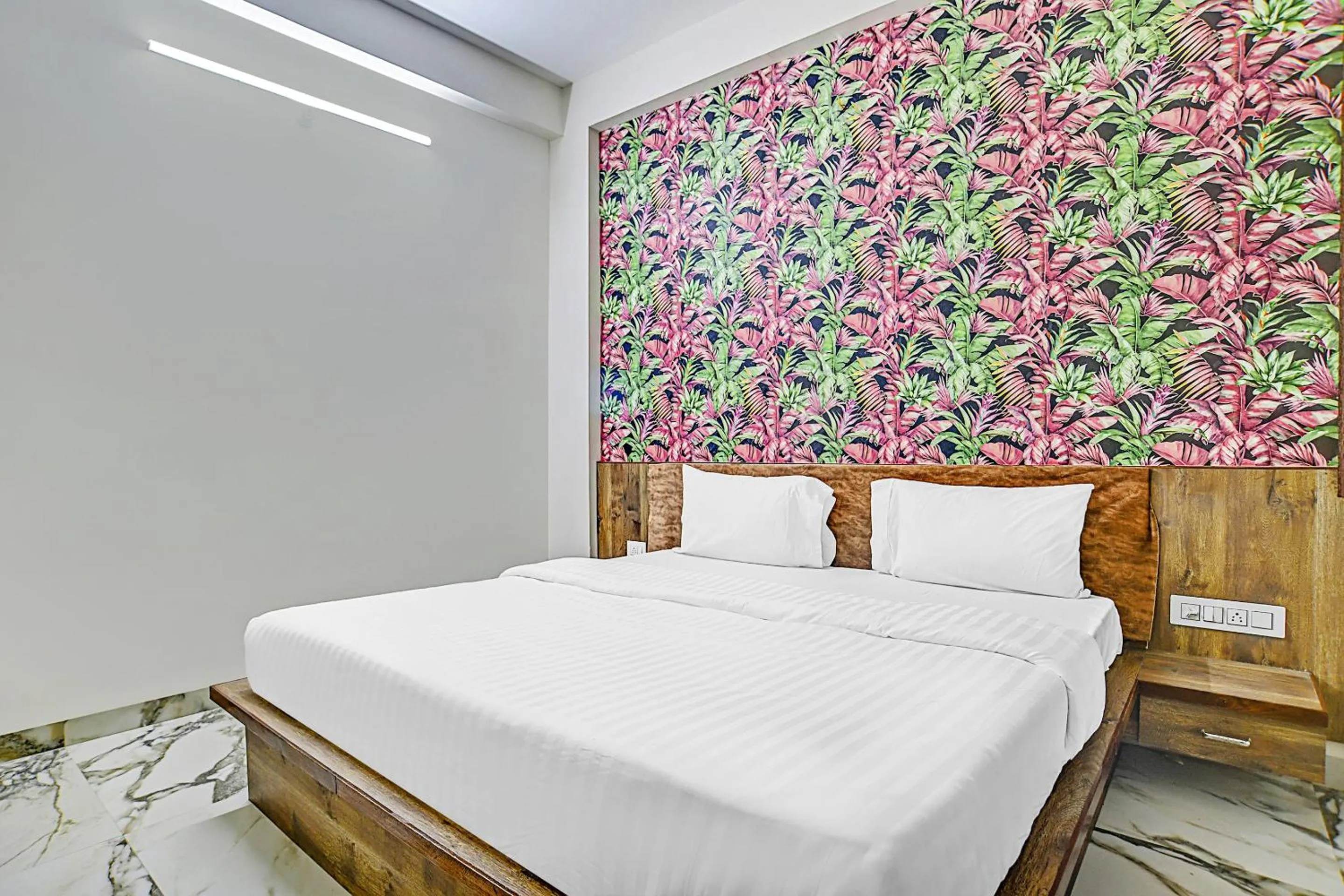 Bedroom, Bed in Super Collection O Verena