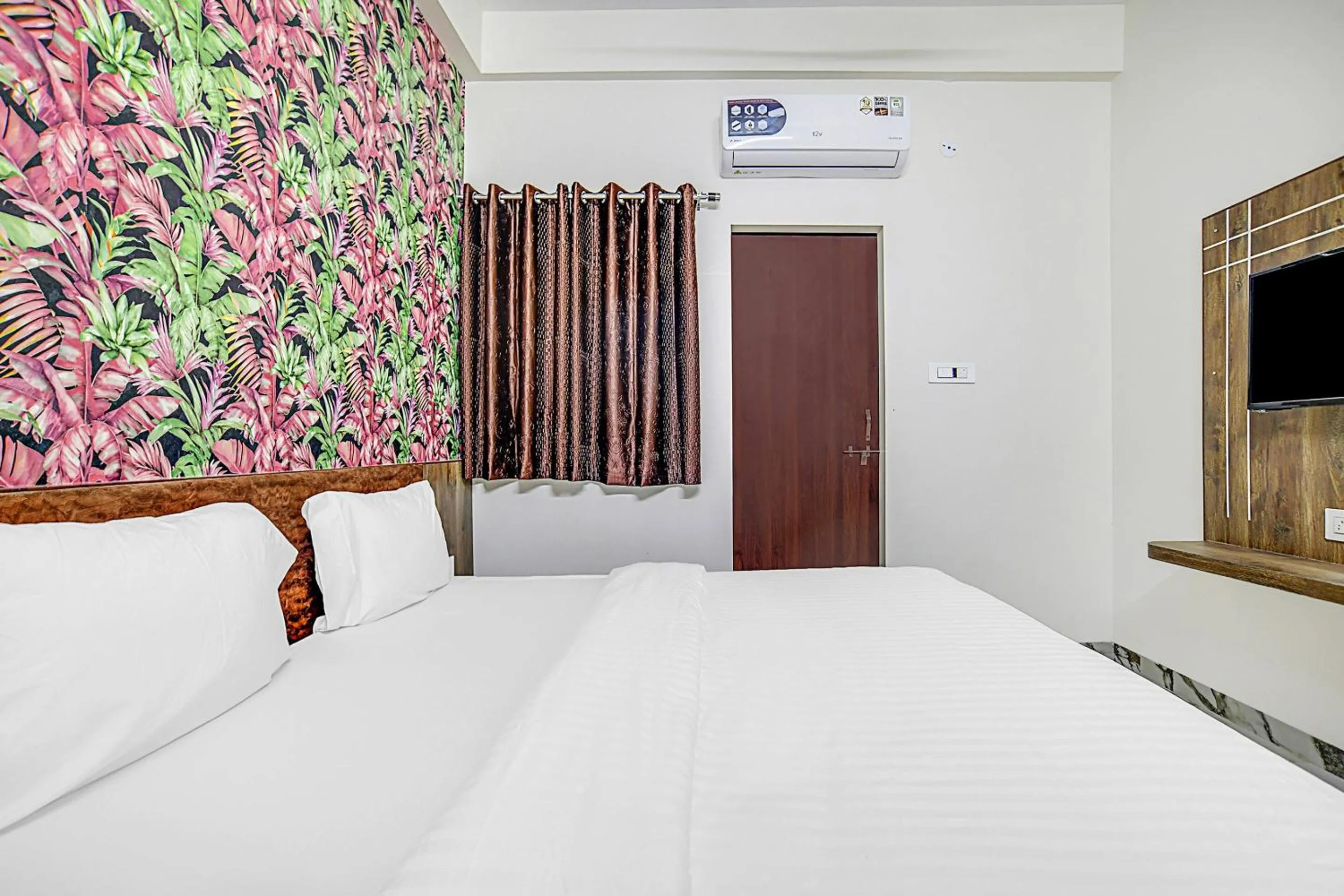 Bedroom, Bed in Collection O Verena